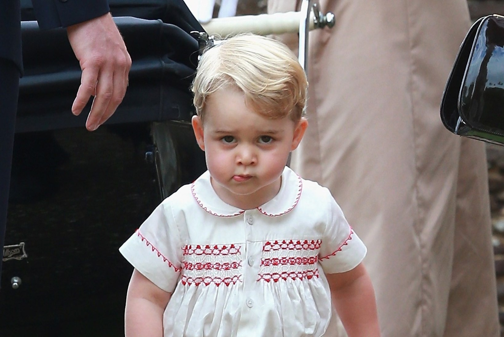 Kaheaastaseks saanud prints George lustis sünnipäeval vanavanematega