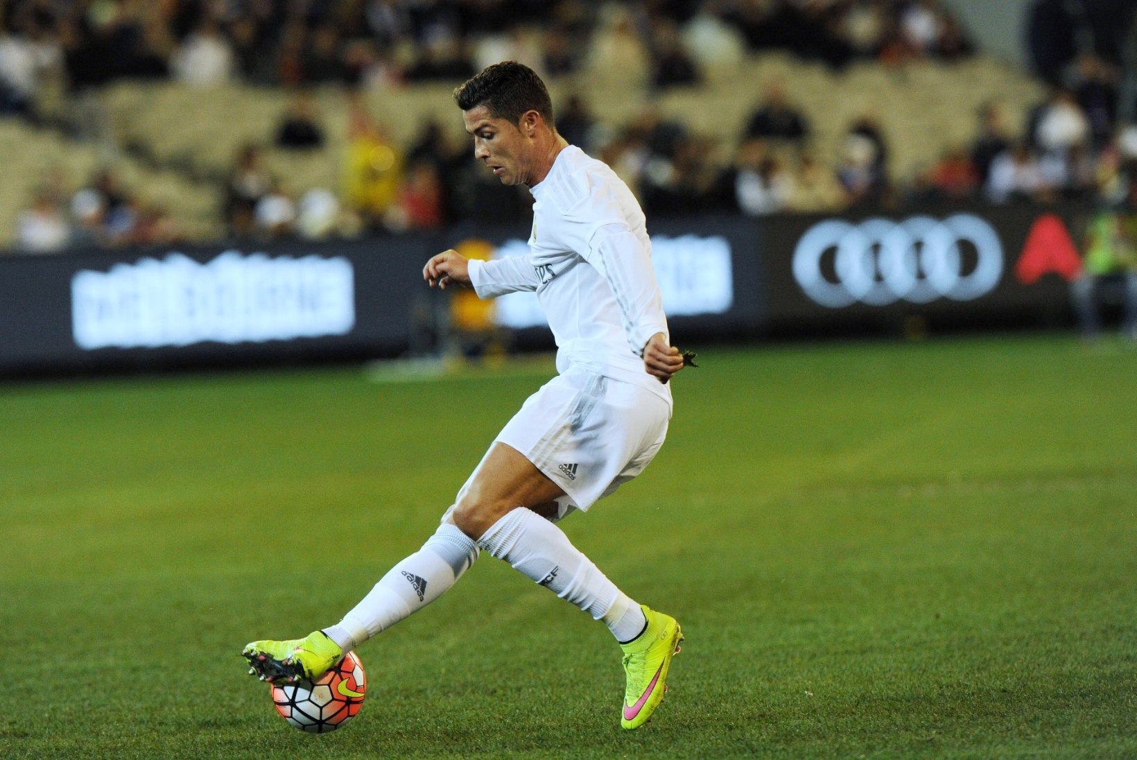 Ronaldo kinkis Reali treeneritele 20 ülimoodsat nutitelefoni