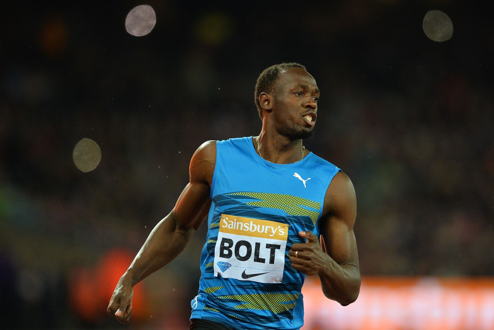 TORMIHOIATUS: Usain Bolt jooksis Londonis oma hooaja tippmargi