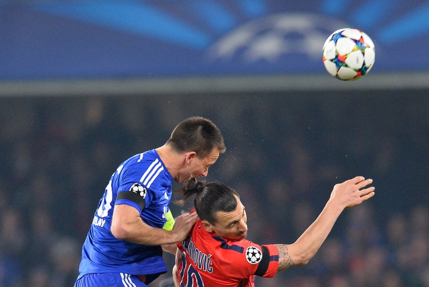 VIDEO | Zlatan äsas Chelsea kaptenile sõprusmängus küünarnukiga