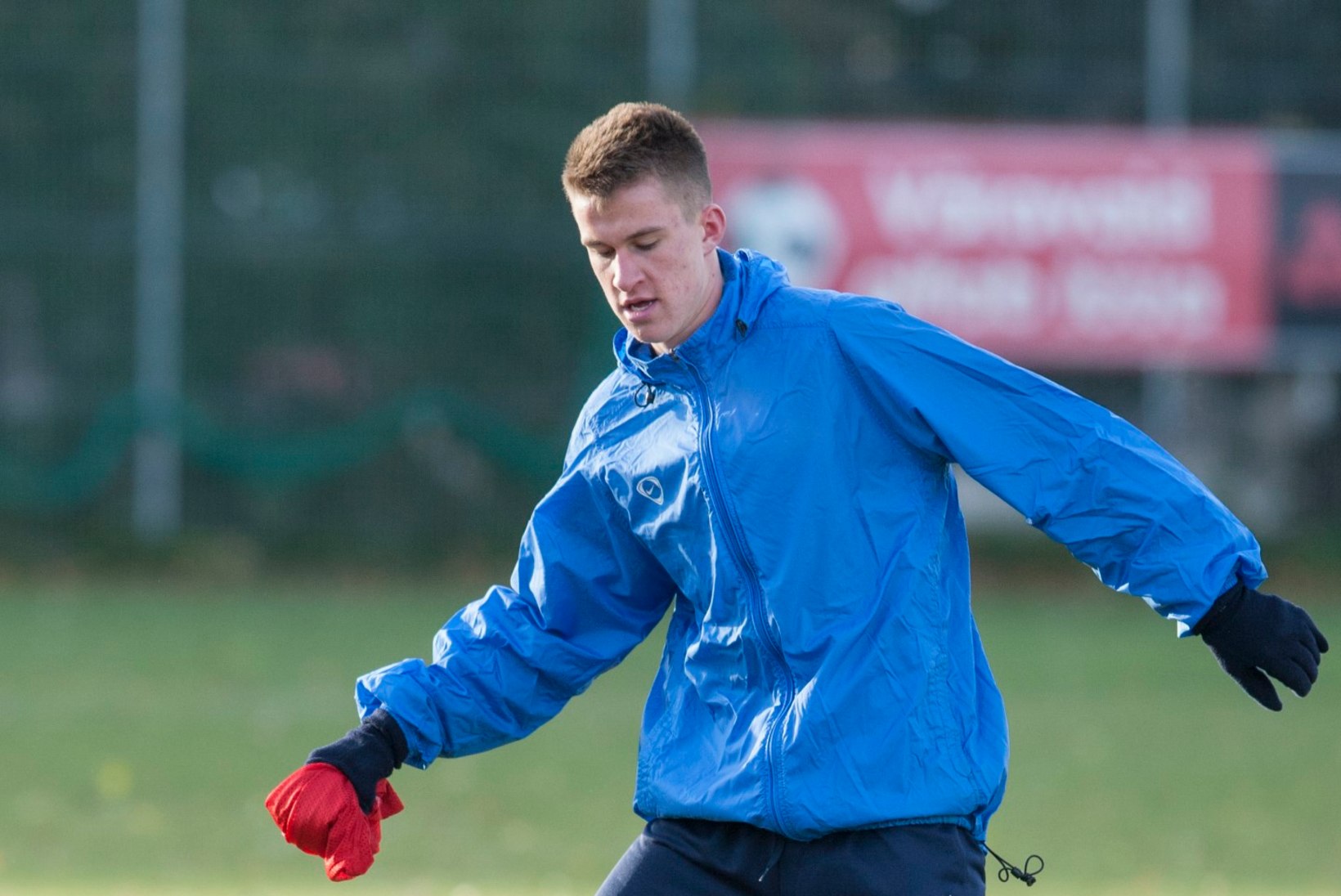 17aastane Eesti jalgpallur sõlmis profilepingu Inglismaa esiliigaklubiga