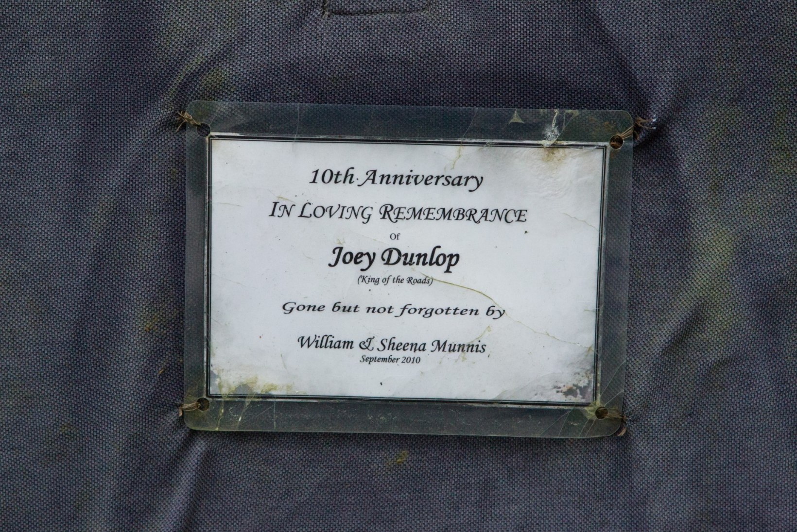 GALERII | Belfasti Crusadersi jalgpallimeeskonnaga Tallinnasse saabunud delegatsioon mälestas Joey Dunlopit