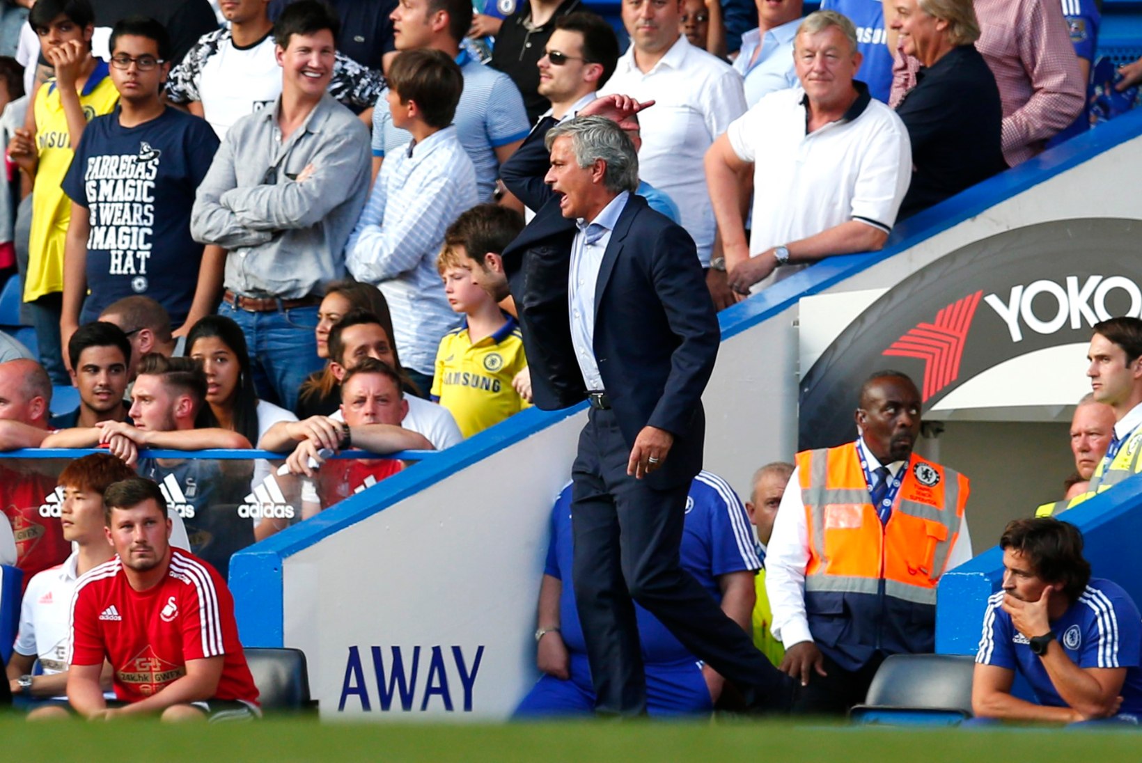 VIDEO | JUBE LOOM! Jose Mourinho röökis Hazardit turgutama läinud Chelsea kauni arsti peale