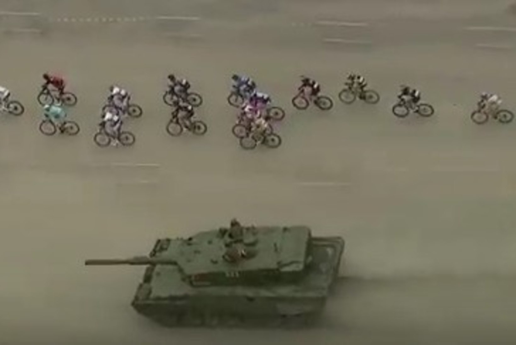 VIDEO | Taaramäe triumfiga lõppenud etapil tervitas rattureid... Tank!