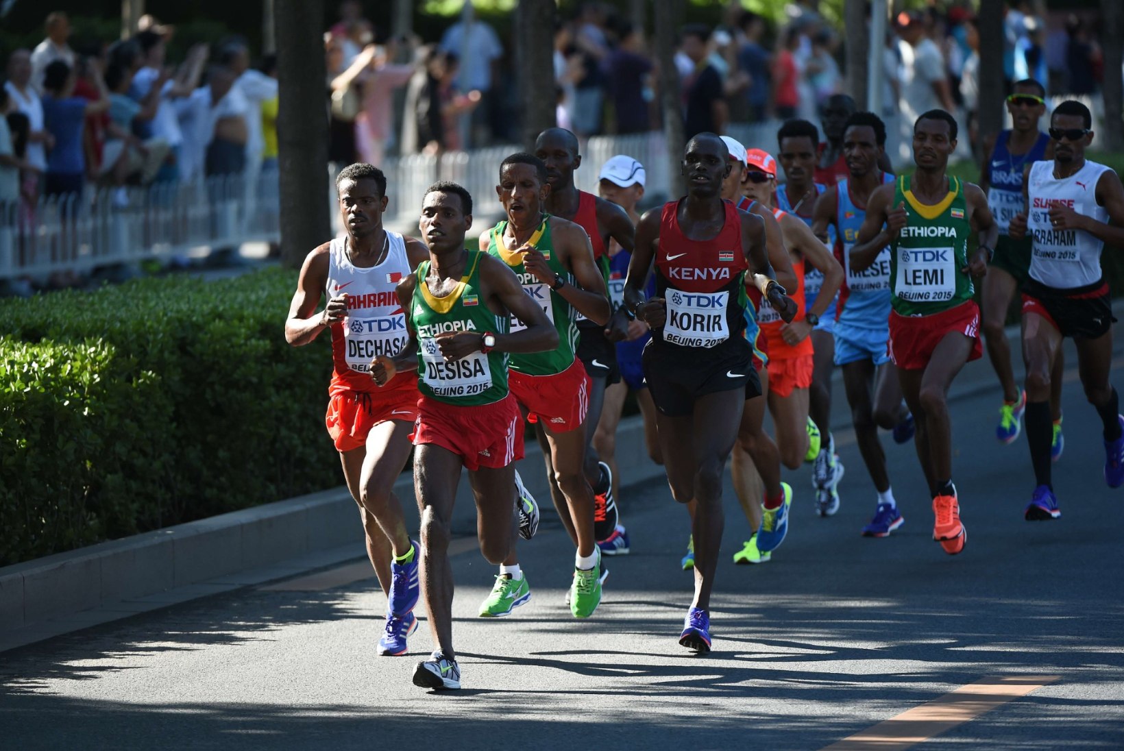 GALERII | MM algas suurüllatusega: meeste maratonijooksu võitis noorim osaleja, keenlased põrusid totaalselt