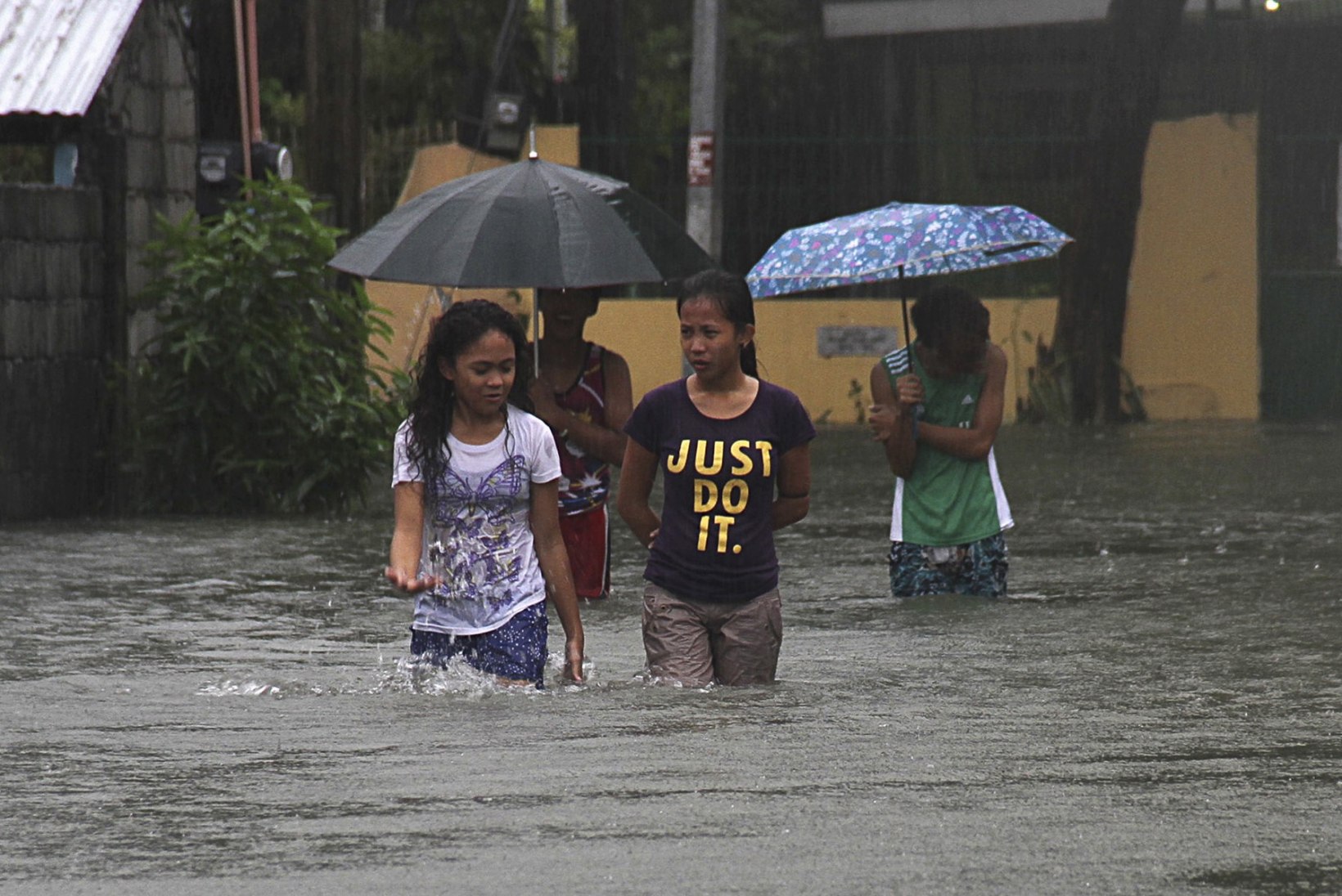 FOTOD | Filipiine tabanud taifuunis hukkus vähemalt kümme inimest