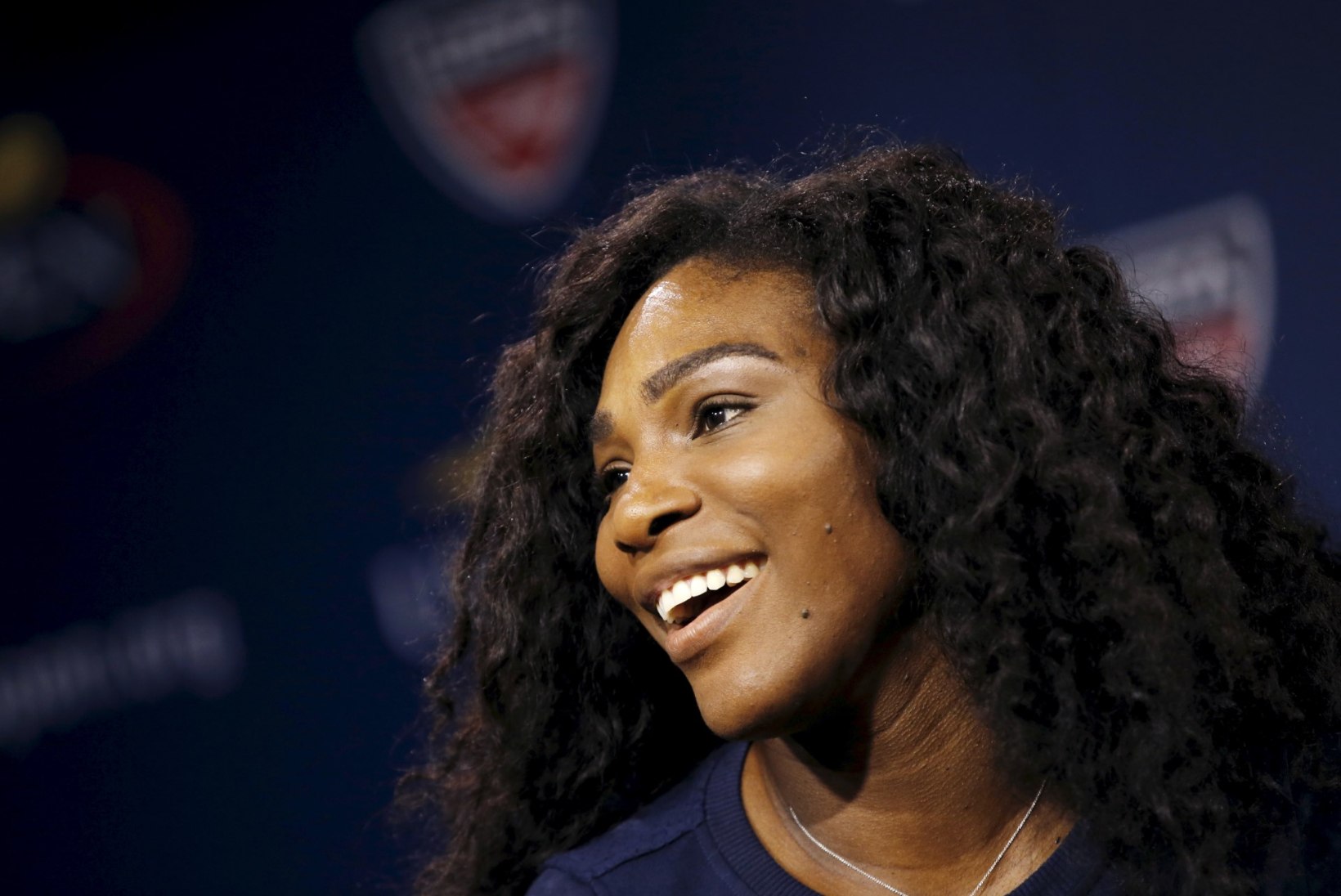 VAHVA VIDEO | Serena Williams demonstreeris lauluhäält!