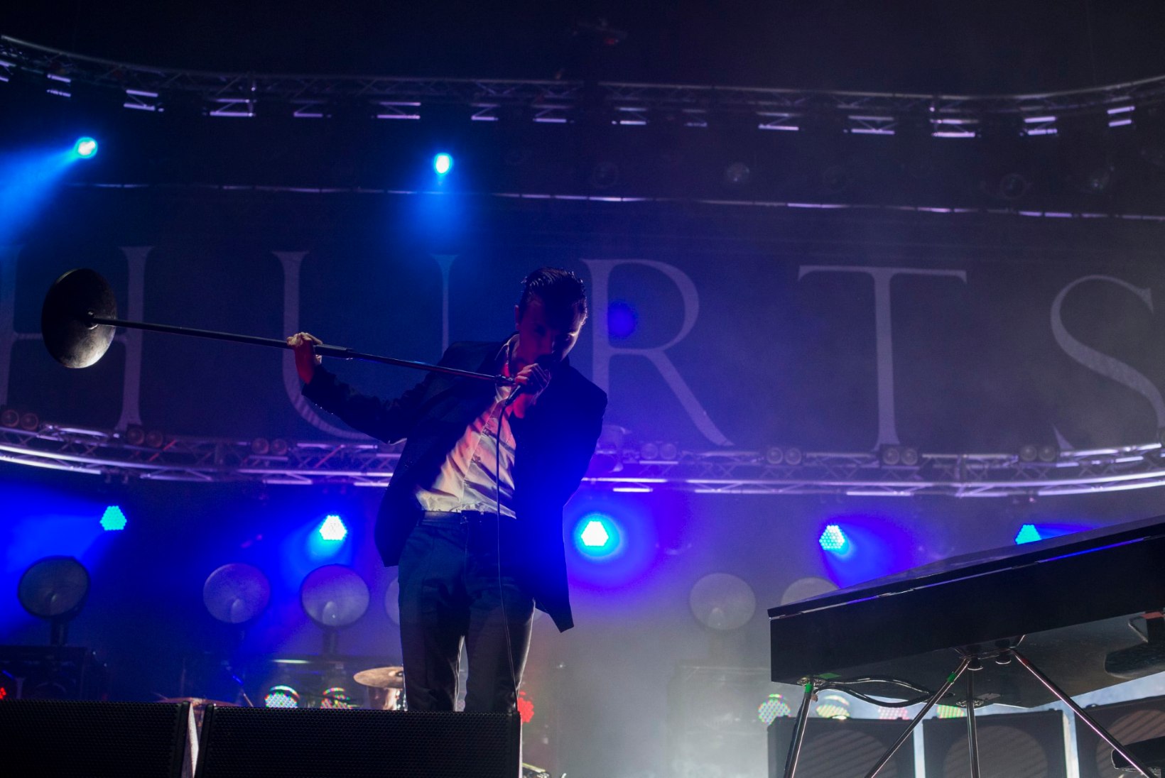 VIDEO | Hurts reklaamib uut albumit ja tuuri kaadritega Tallinna kontserdist