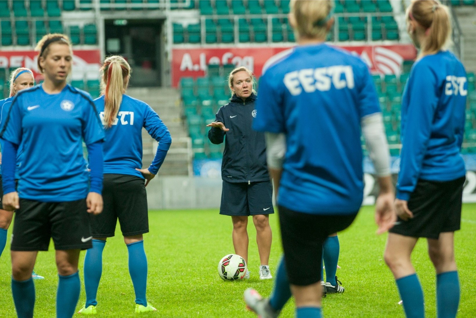GALERII | Eesti naistekoondis valmistub mänguks Inglismaa tähtede vastu