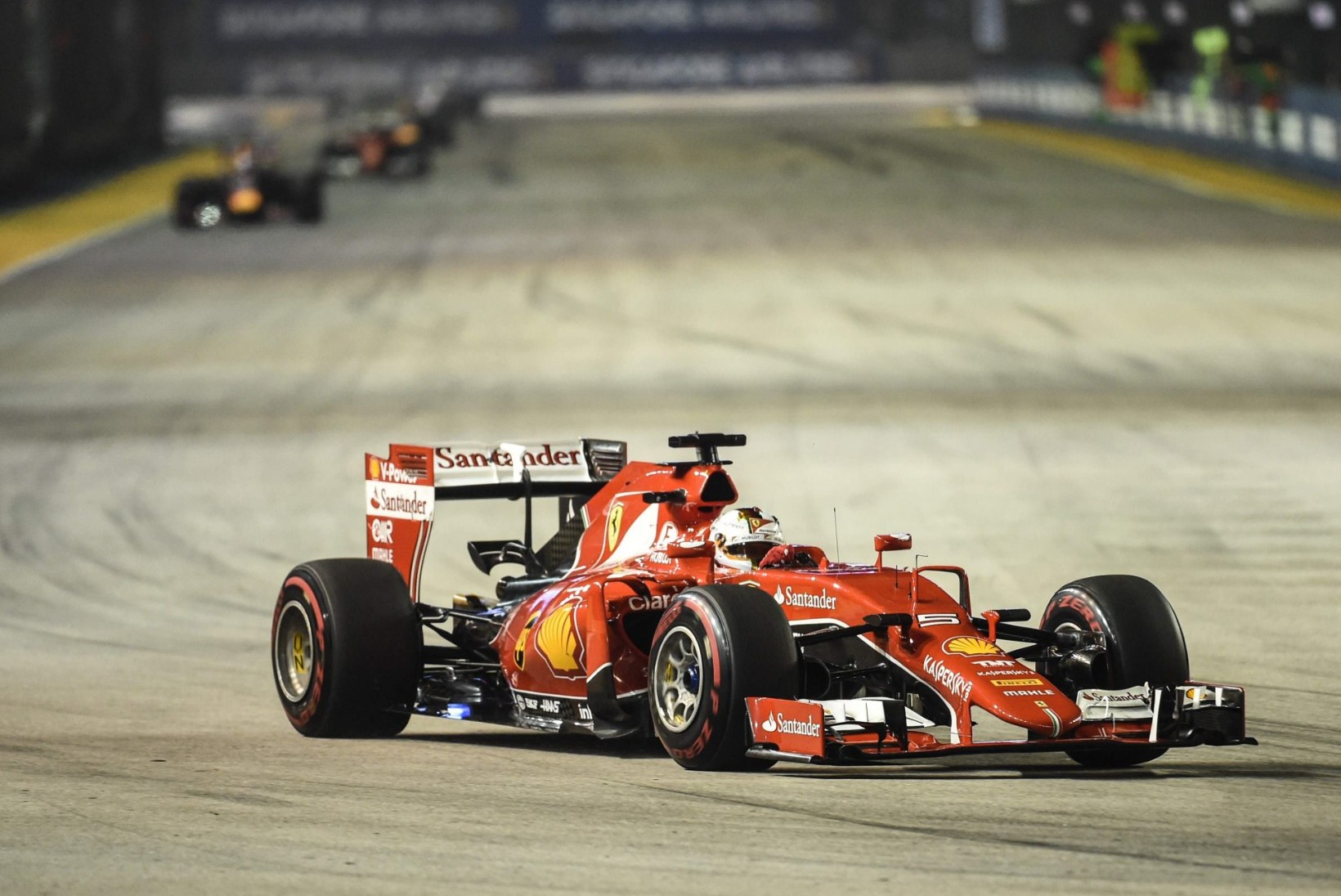 Vettel kerkis Sennast mööda