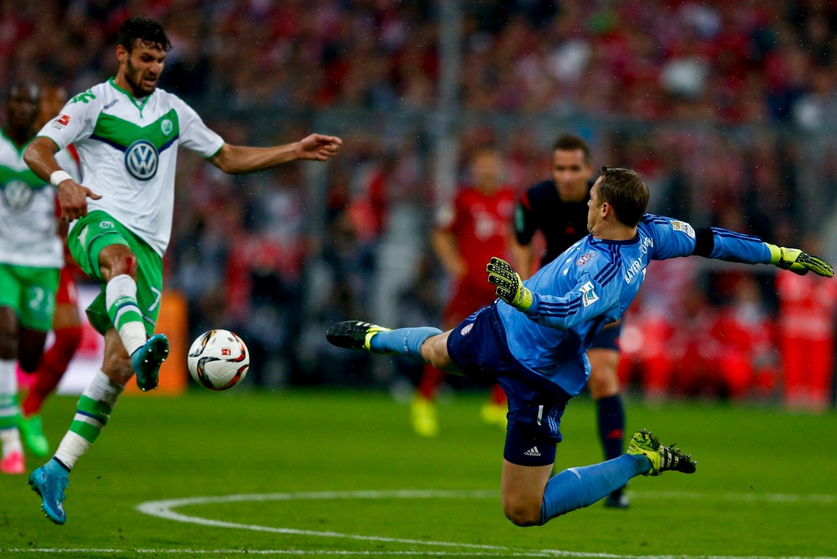 VIDEO | Manuel Neueri järjekordne seiklus: Wolfsburgil jäi ülinapilt puudu imelisest keskringiväravast