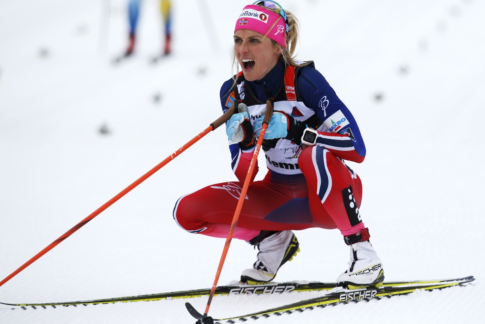 JÕHKER JÕUDEMONSTRATSIOON! Therese Johaug möödus Östbergist lõputõusul kui postist ja võitis Tour de Ski