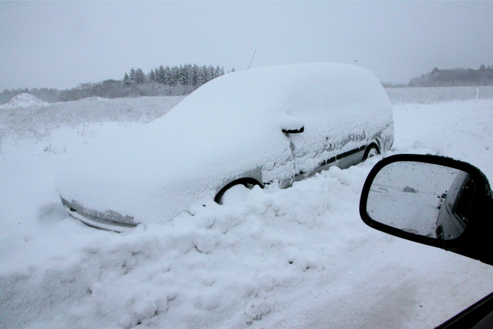 Lumekaos Soomes: pooleteist päevaga võib maha sada pool meetrit lund