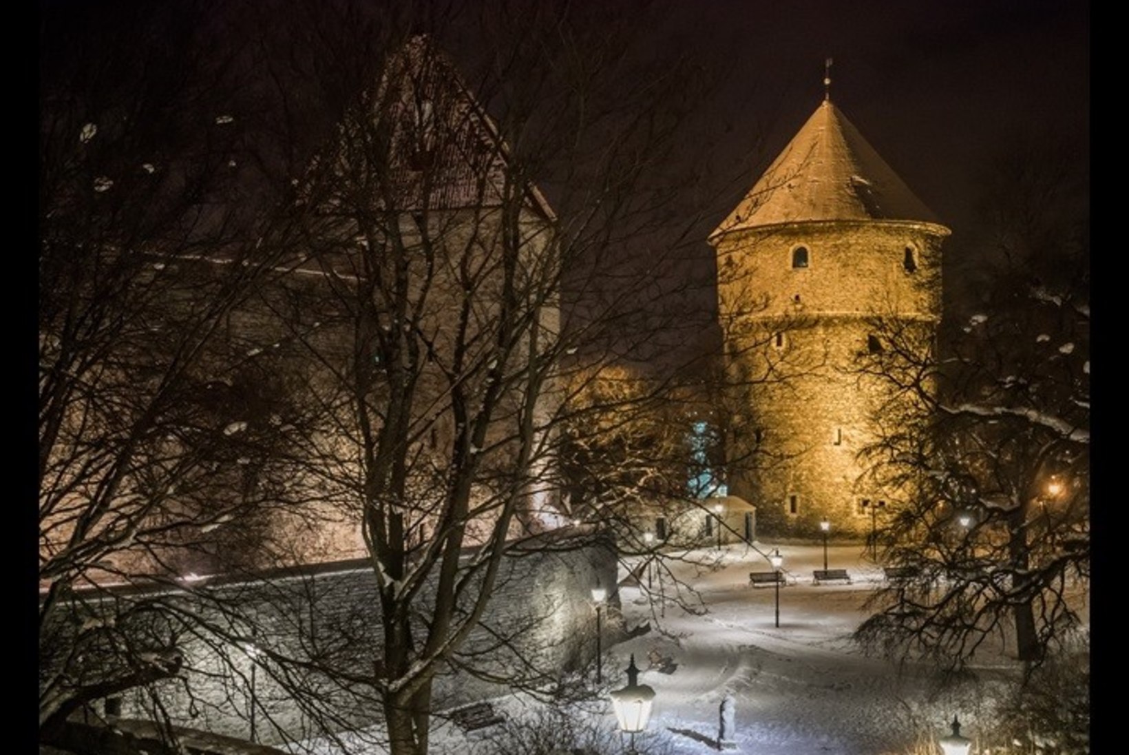 VAATA JA IMETLE: Eesti fotograafi kaunid vanalinnakaadrid koguvad netis Tallinnale kuulsust