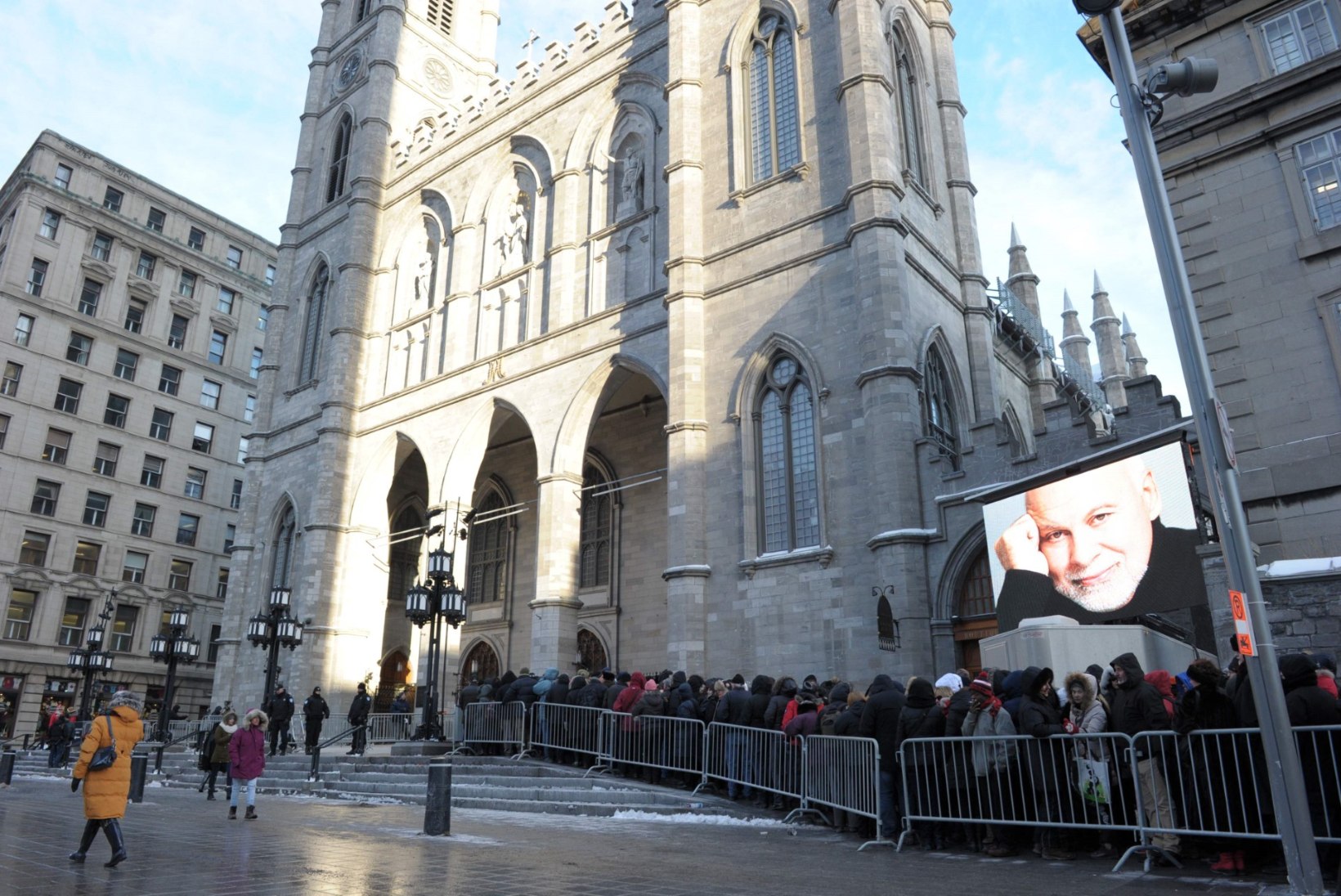 FOTOD | Celine Dion jättis avatud kirstu juures abikaasaga hüvasti