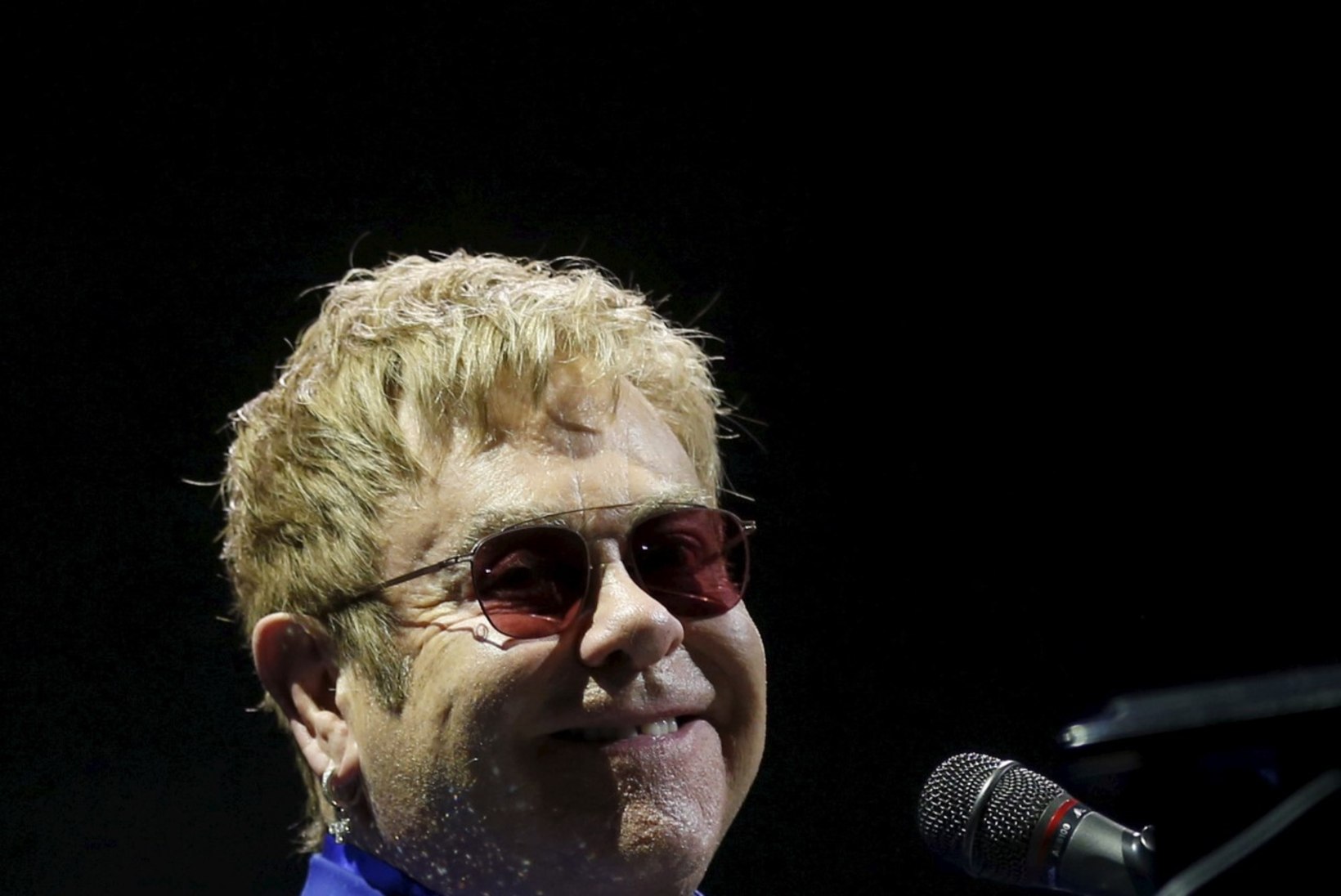 Elton John on töötanud poemüüjana