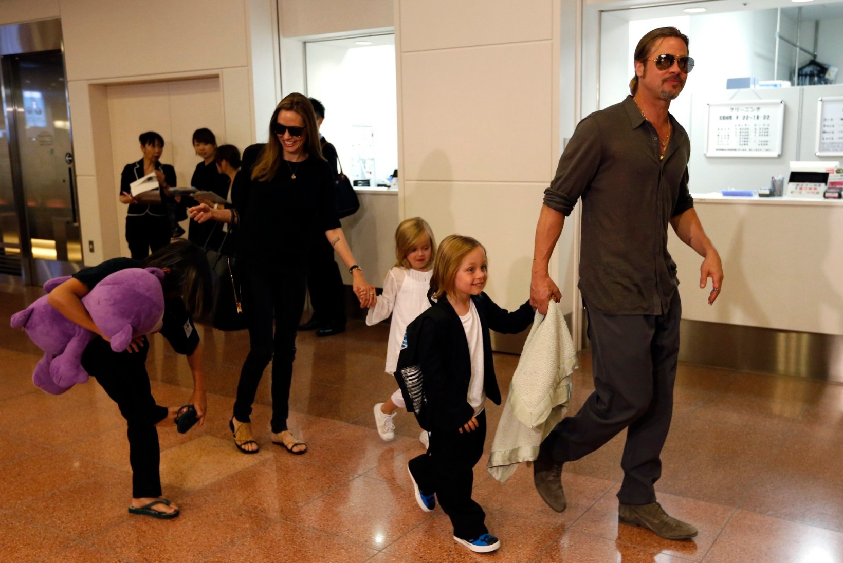 Üle pika aja lastega kohtunud Brad Pitt murdus