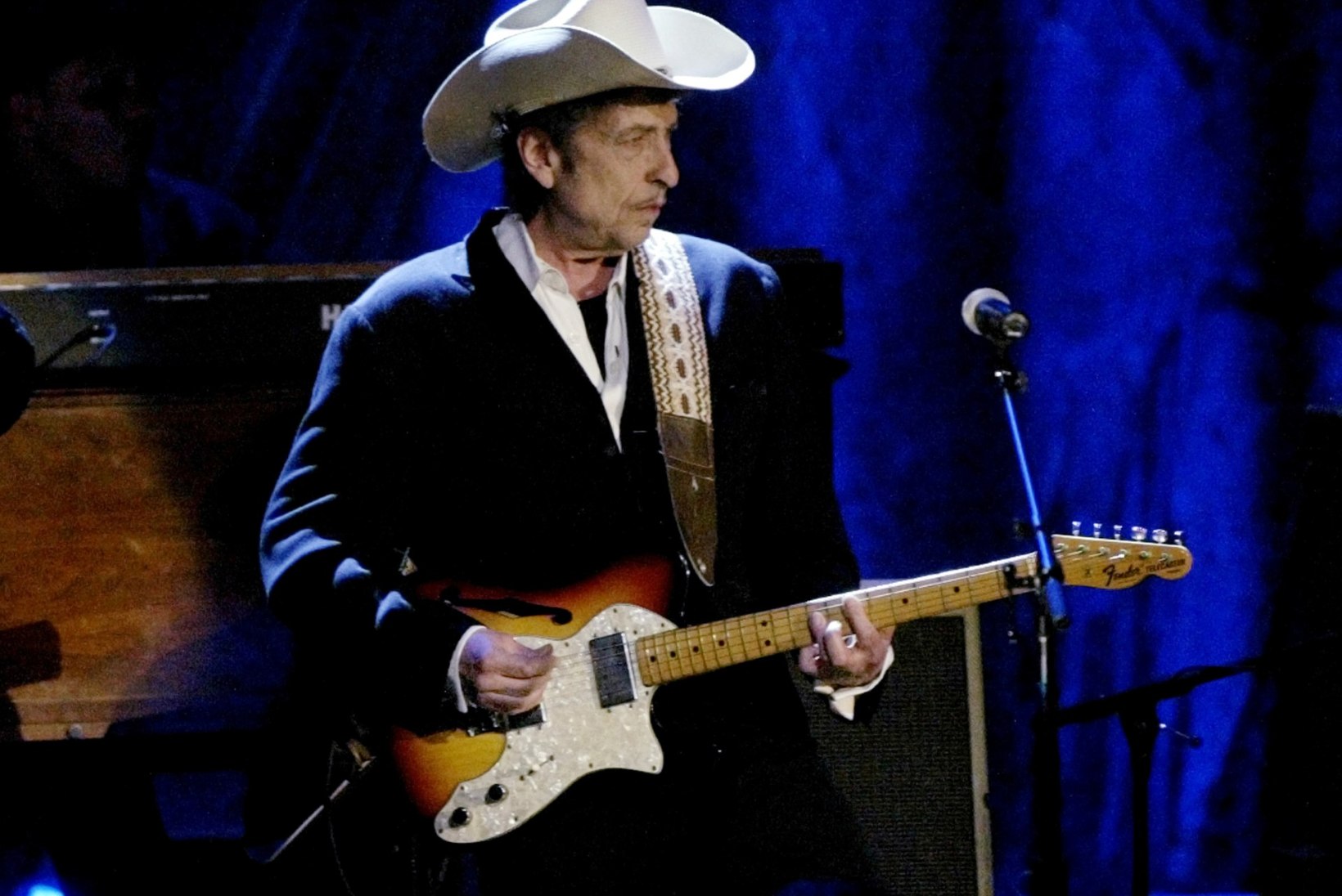 Bob Dylan keeldub Nobeli komitee telefonikõnesid vastu võtmast