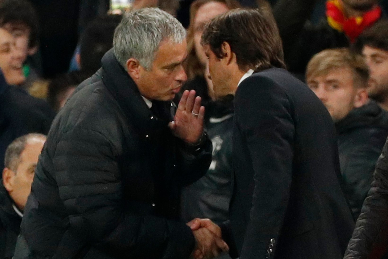 Jose Mourinho süüdistab Chelsea peatreenerit kaotajate alandamises