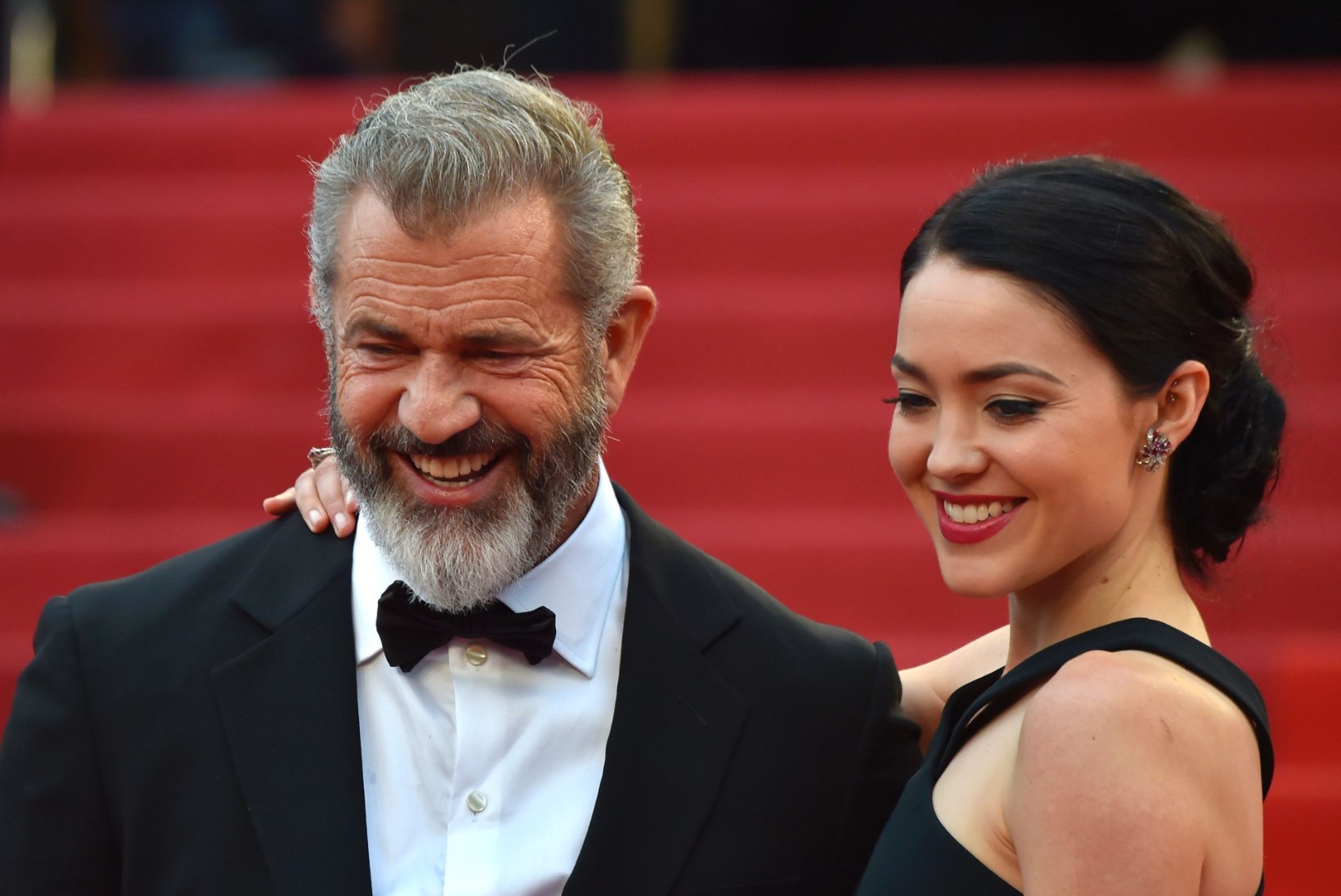 Mel Gibson teeb rasedast elukaaslasest ausa naise?