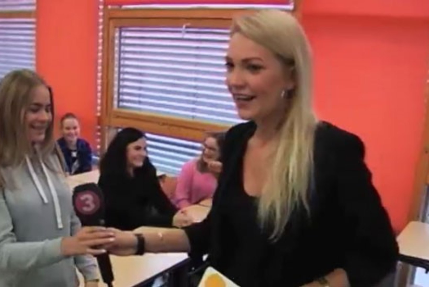 TV3 VIDEO | Telereporter astus õpetajate päeval klassi ette