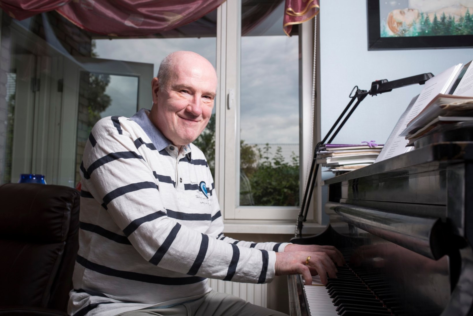 Olav Ehala improviseerib klaveril tummfilmi taustaks