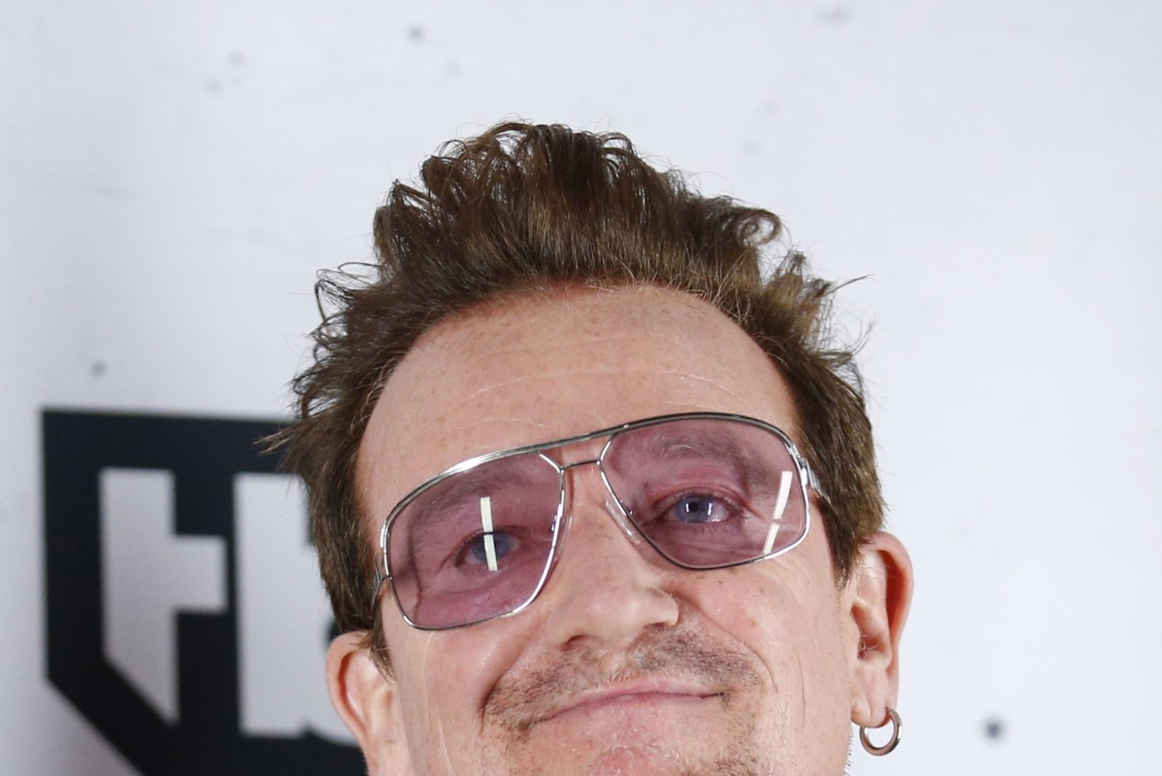 Ajakiri kuulutas rokkar Bono aasta naiseks!