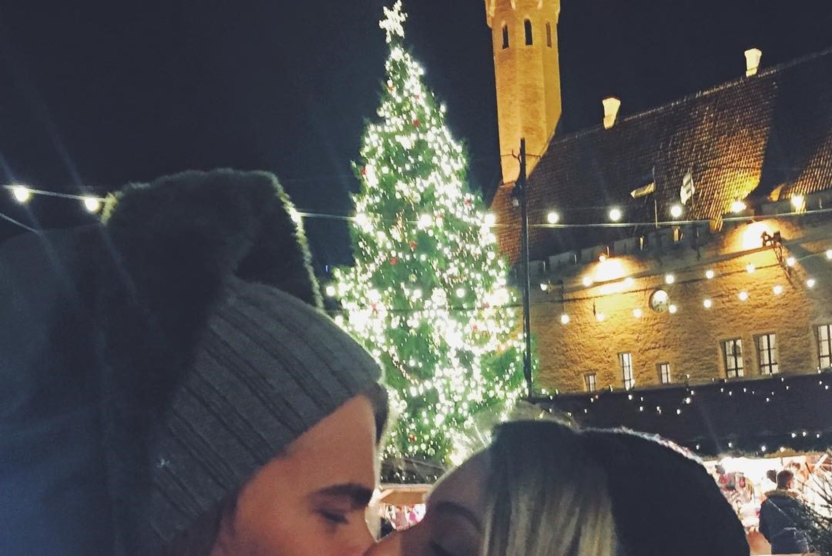 ARMAS FOTOJÄÄDVUSTUS! Daniel Levi naudib abikaasaga Tallinna jõuluturgu!