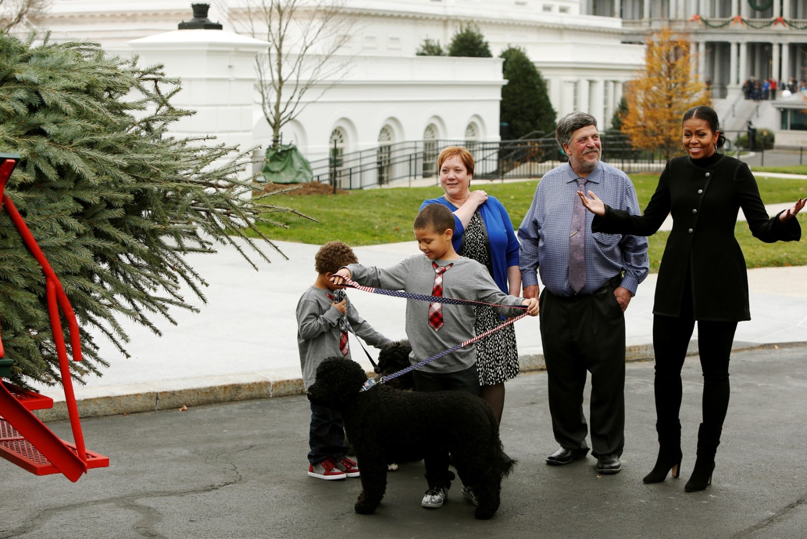 VIDEO JA FOTOD | Proua Obama võttis pidulikult vastu Valge Maja jõulupuu