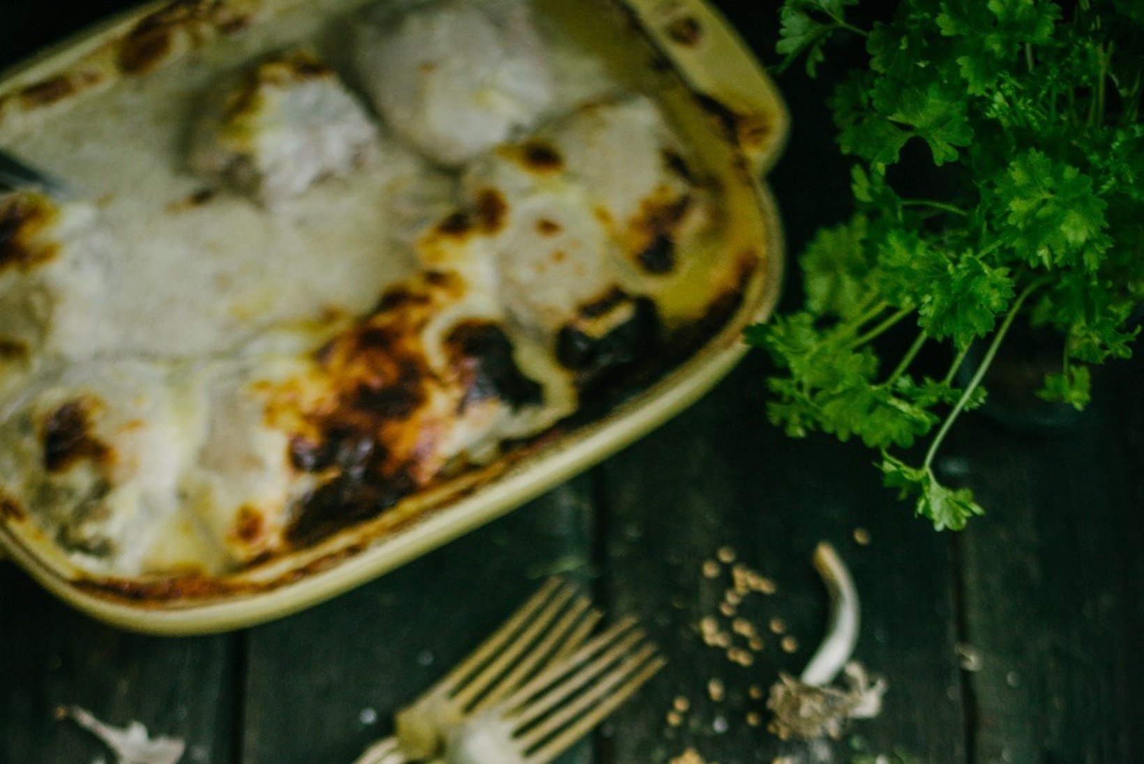 RETSEPT | Küüslaugu-parmesani ahjukana sinepise kartulipudruga