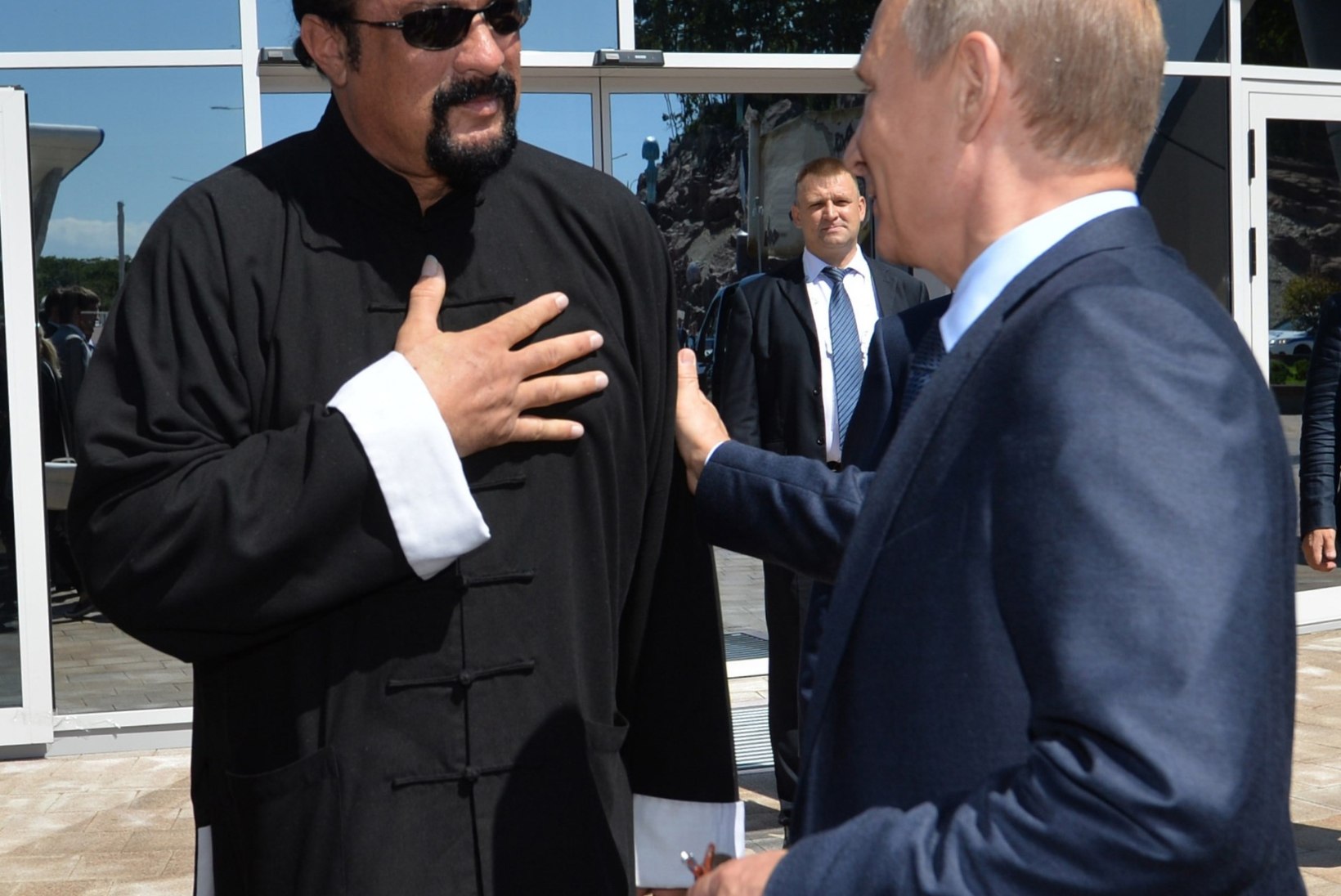 Vladimir Putin andis Steven Seagalile Venemaa kodakondsuse