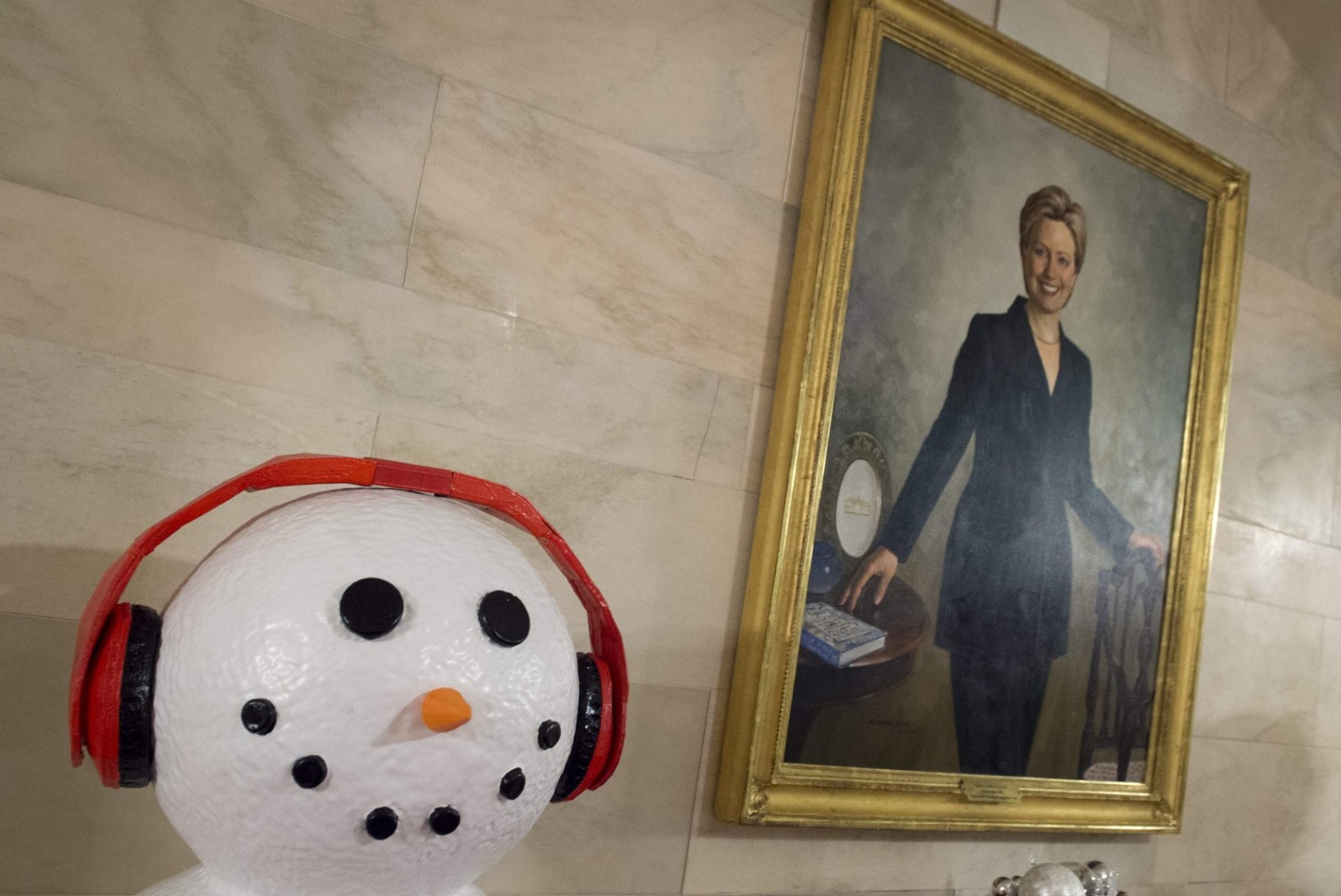 GALERII | Legod, lumememmed ja hiigelsuur piparkoogimaja: Obamad näitavad viimast korda Valge Maja jõulukaunistusi