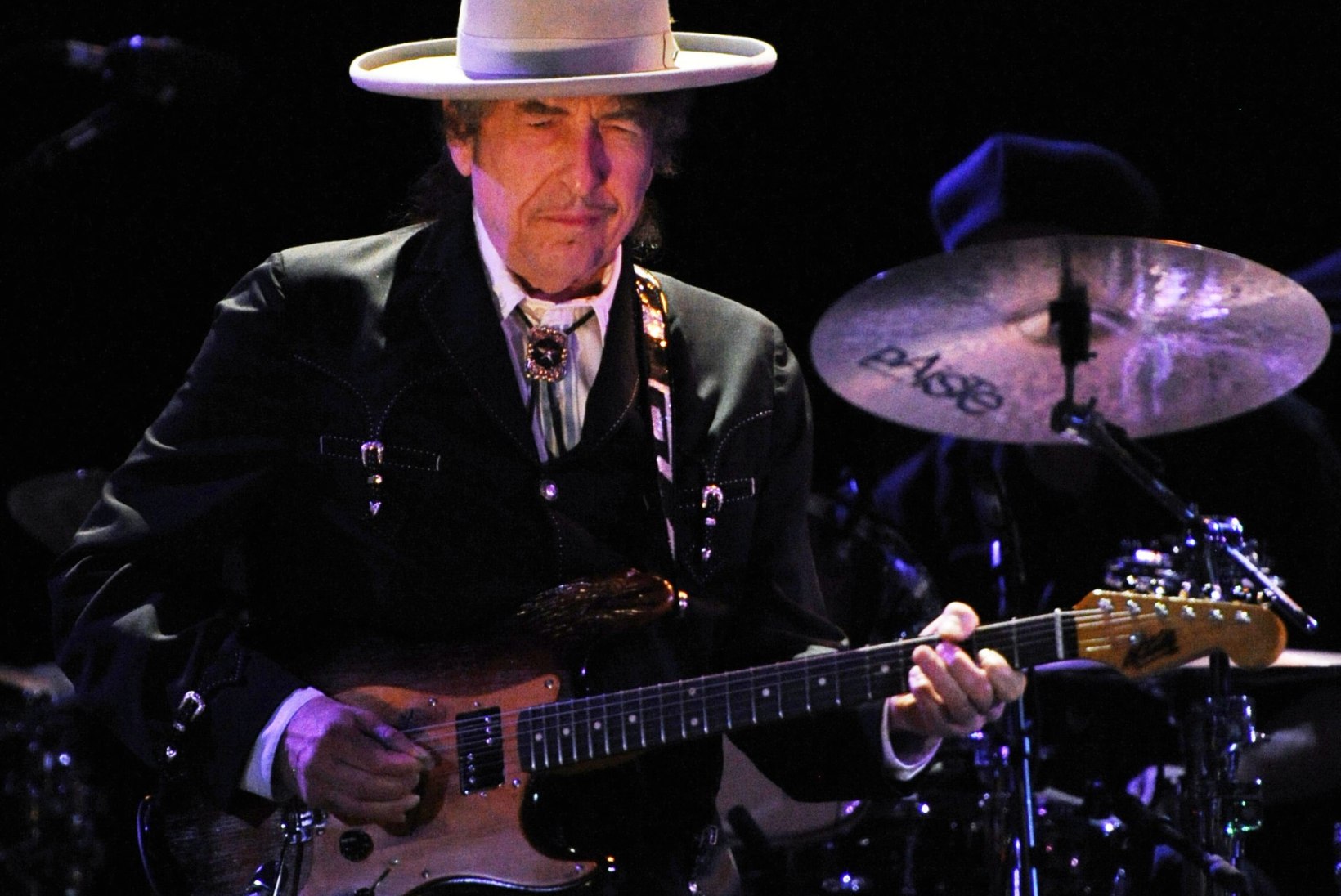Nobeli galalt puudunud Bob Dylan püüab oma prohmakat hüvitada