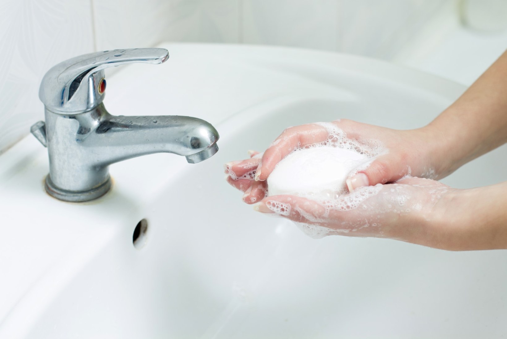 Uuring: 94% õpilastest peseb koolis korralikult käsi