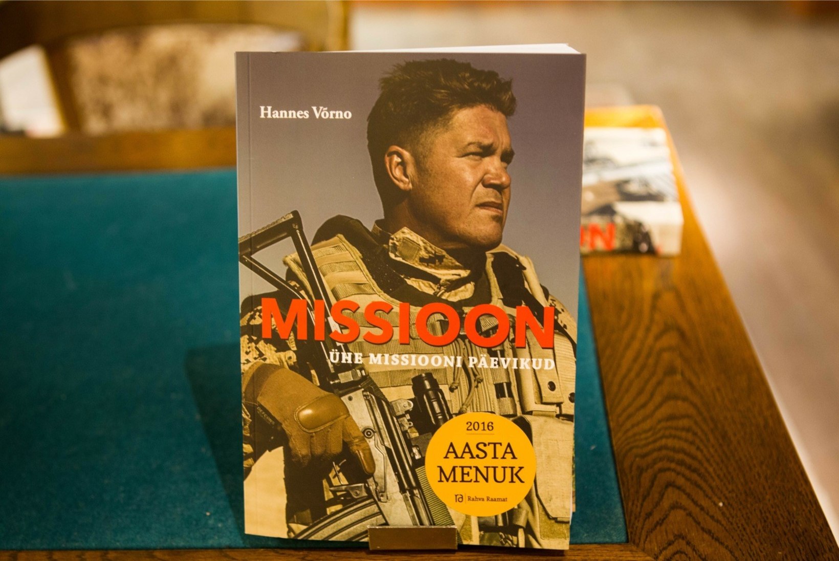 FOTOD | Hannes Võrno jagas oma sõjamissioonide raamatule autogramme