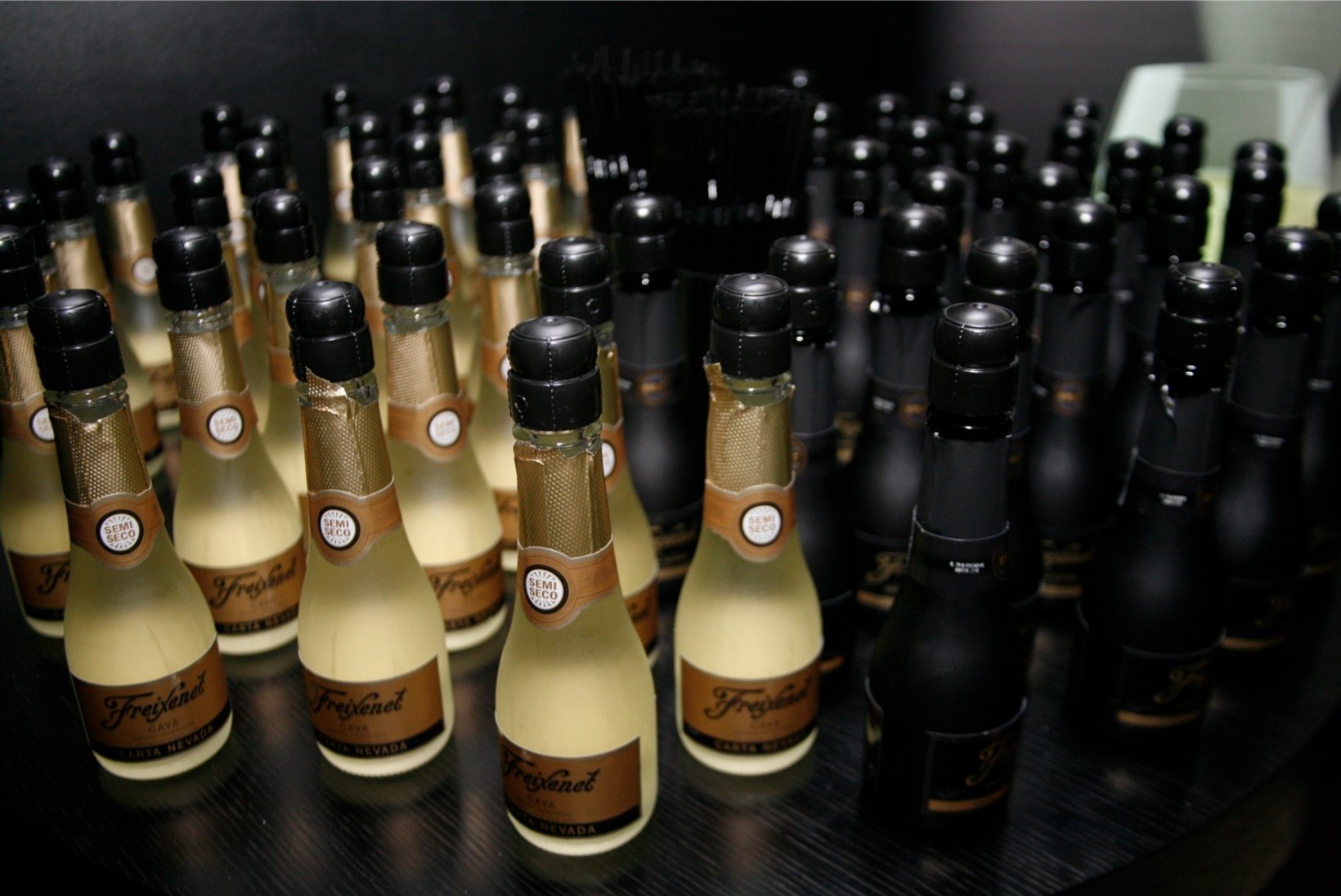 Üle tuhande euro maksvad šampanjad on Eestis  ammu läbi müüdud