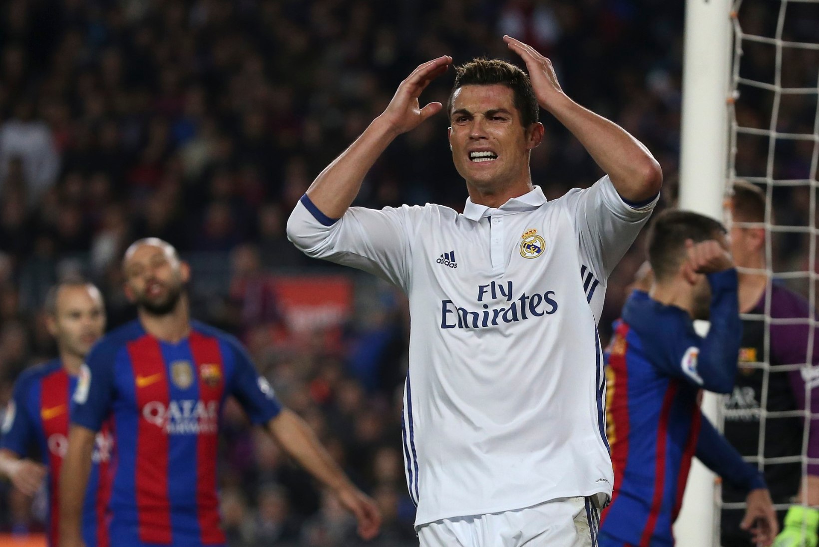 Barcelonat ootab karistus, sest fännid sõimasid El Clasico ajal Ronaldot omasooiharaks