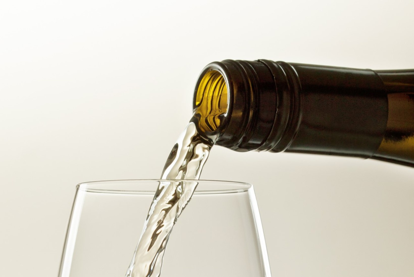Valge veini joomine tõstab riski haigestuda melanoomi