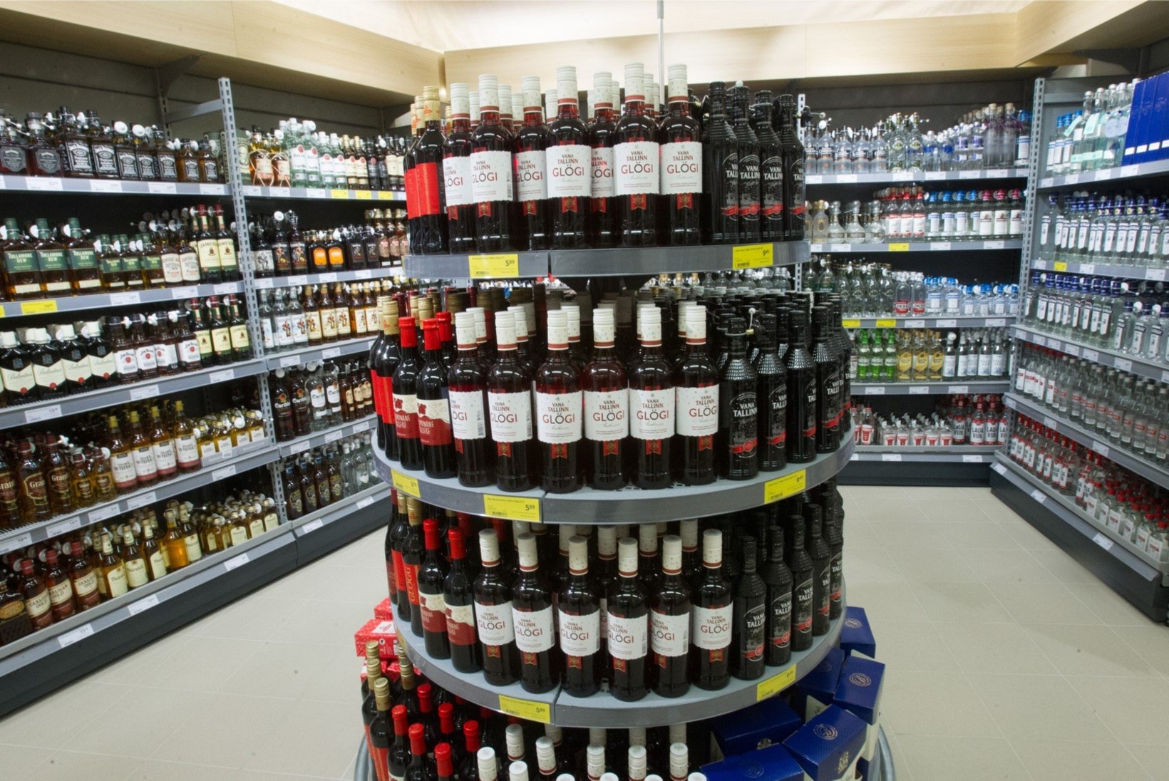 Soomes 351 ja Rootsis 431 kauplust, kust saab kanget alkoholi osta. Mitu Eestis?