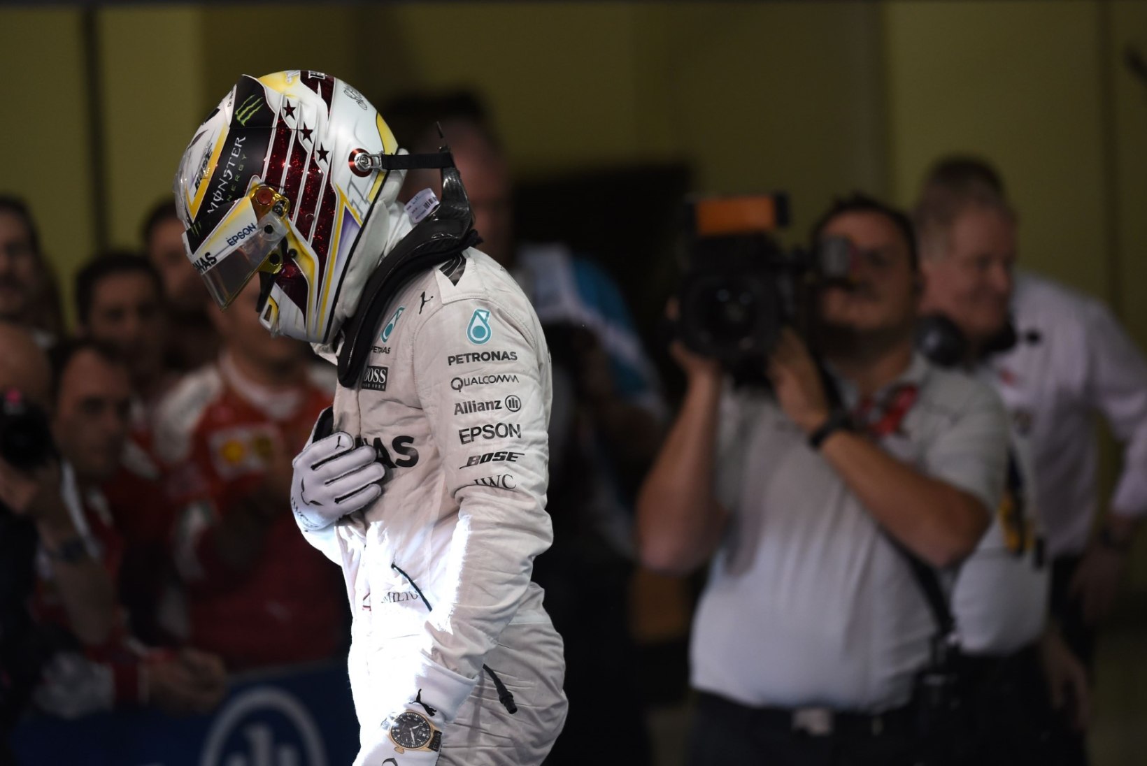 Mercedese F1-tiim otsib töökuulutuse kaudu Hamiltonile tiimikaaslast