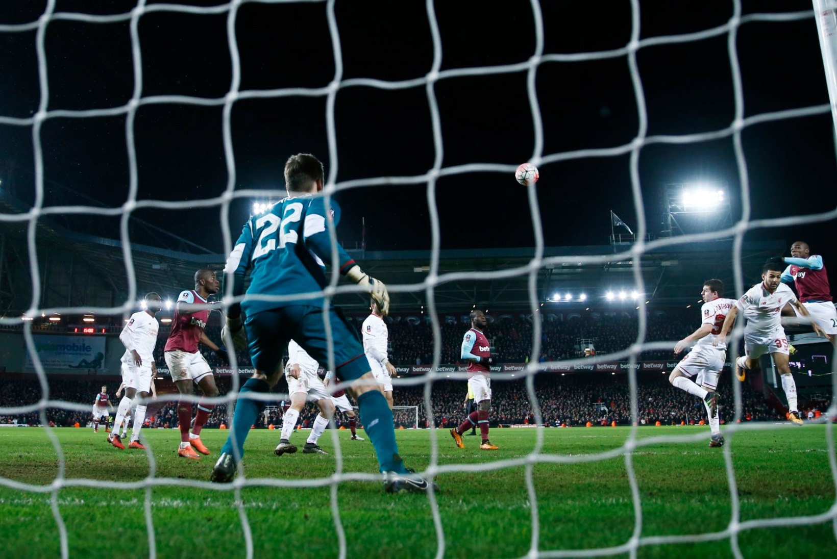 GALERII | Liverpool langes karikasarjas 121. minuti väravast