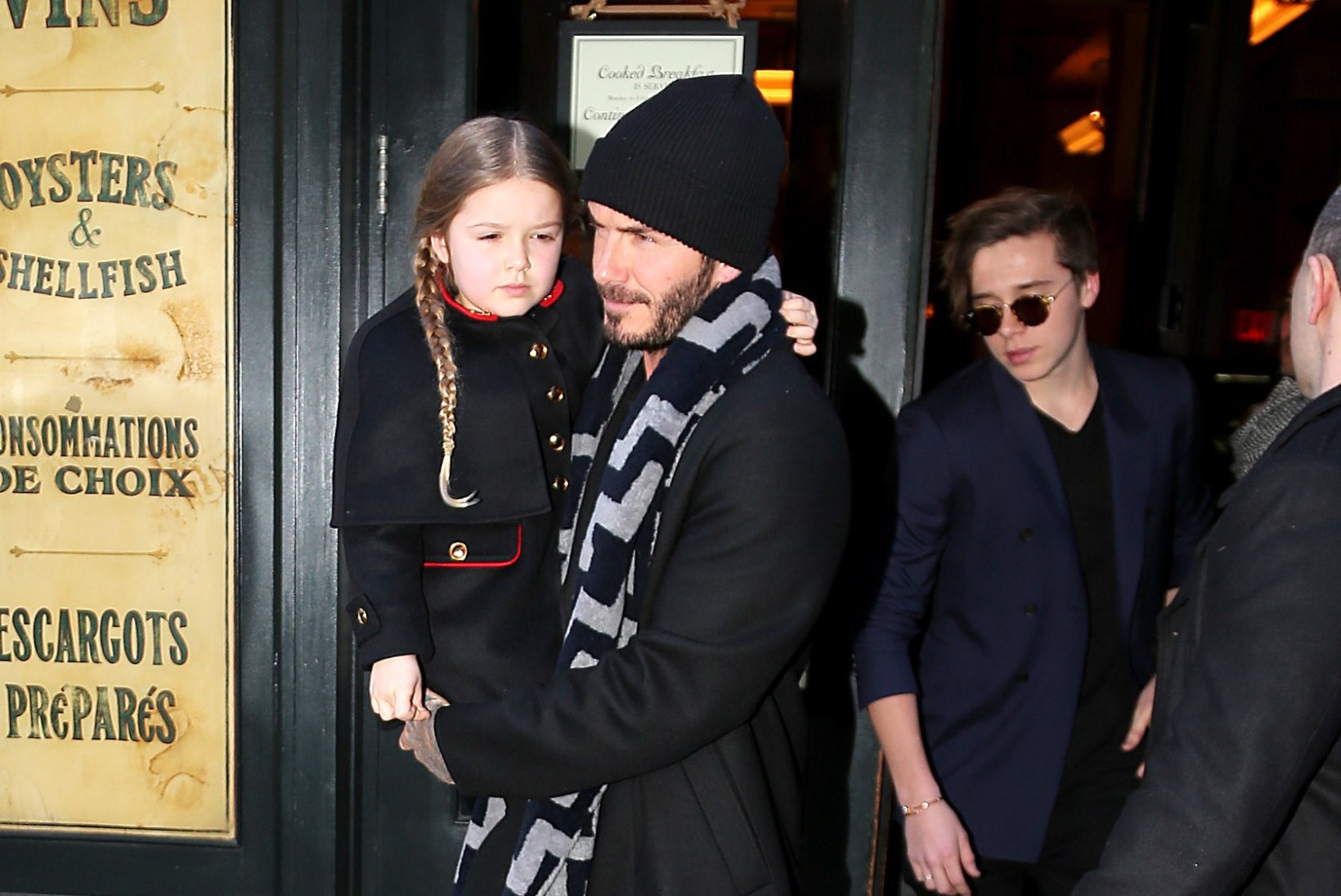 FOTOD | Stiilne pere: Victoria ja David Beckham viisid lapsed sõbrapäevalõunale