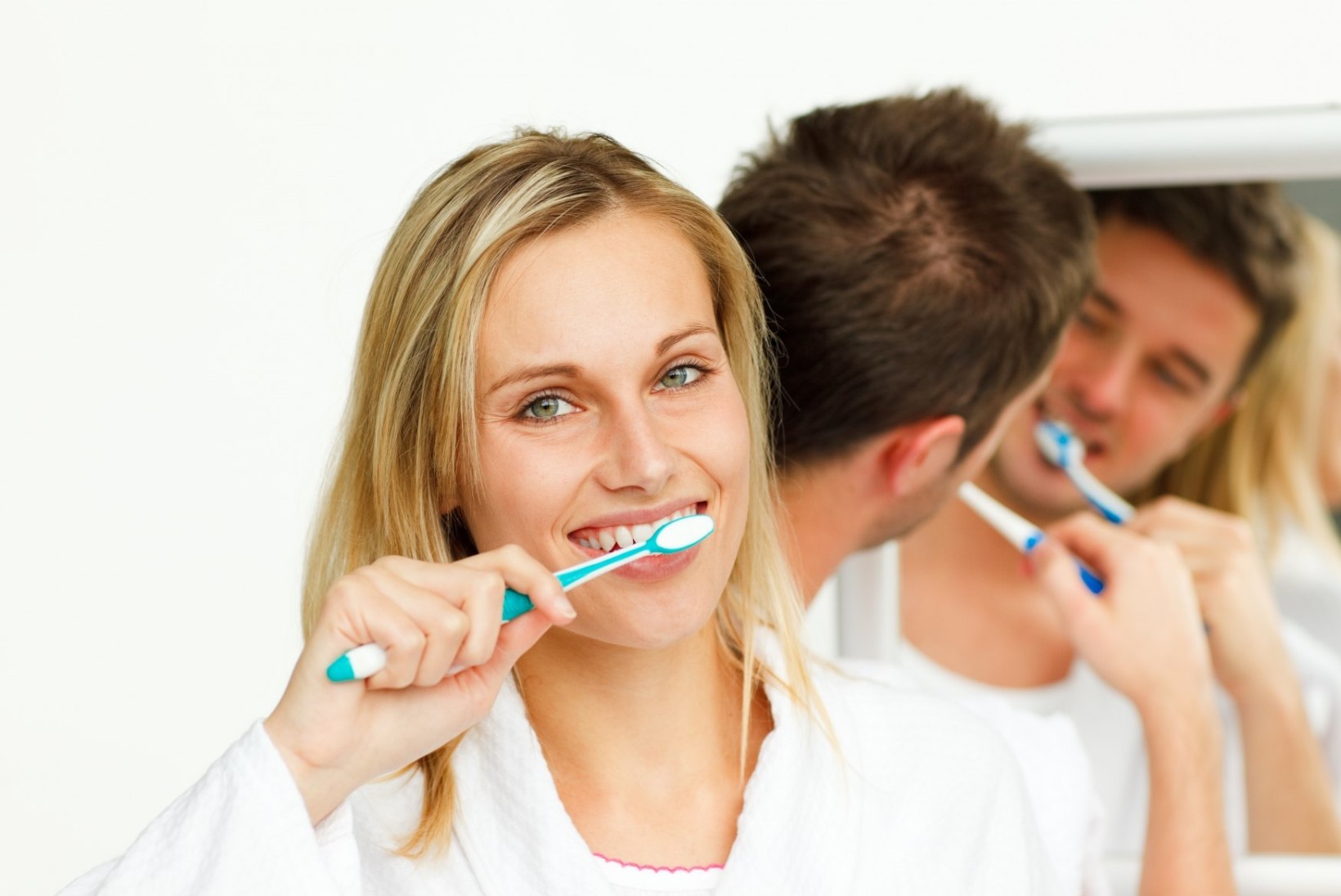 LIHTNE JA TERVISLIK: Valmista hambapasta, mis paneb naeratuse särama