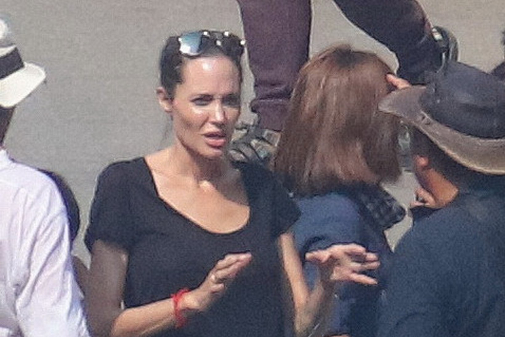 PILTUUDIS | Angelina Jolie poeg üllatas ema võtteplatsil uue soenguga