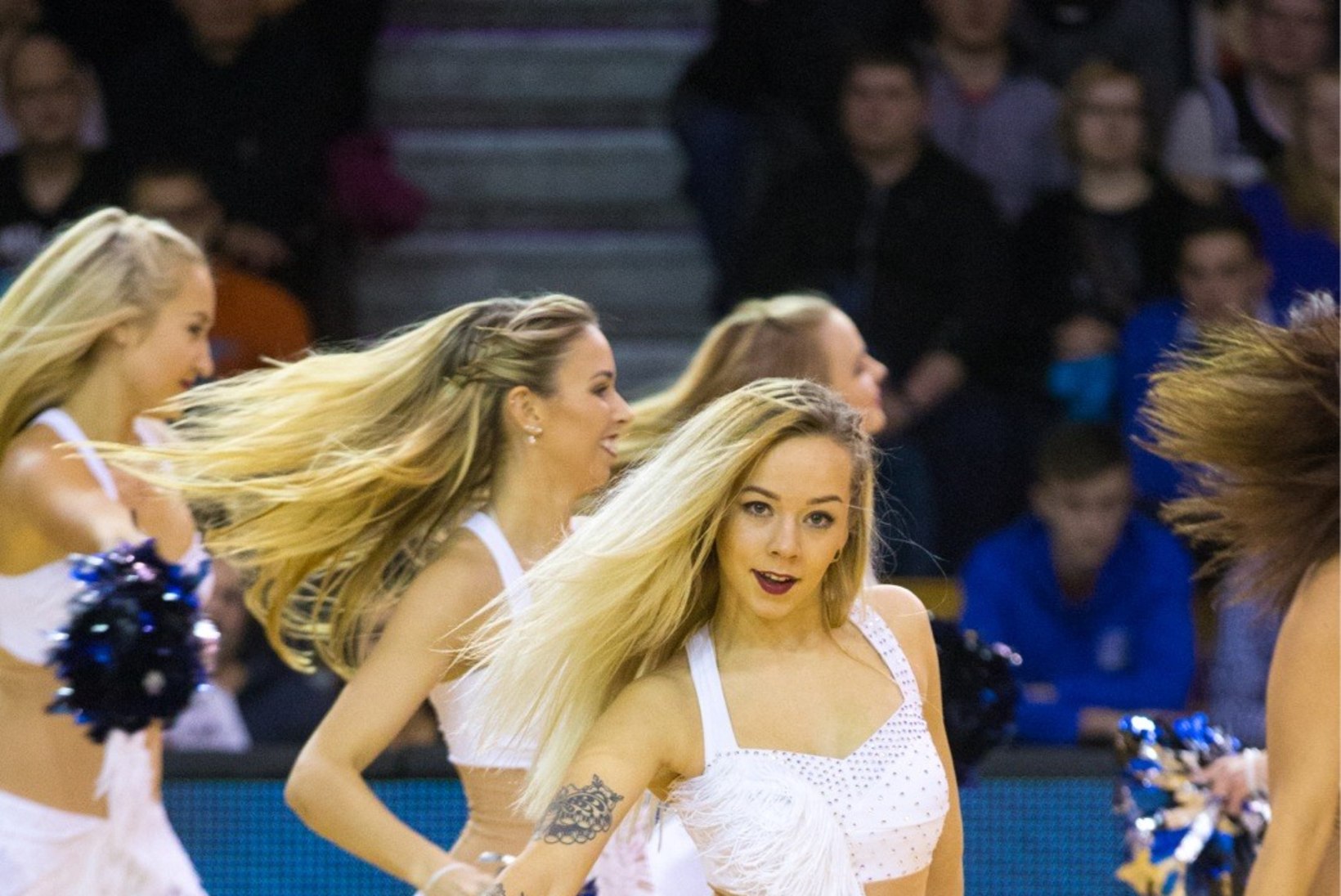 VIDEO JA FOTOD | UNINE HOMMIK? Ära muretse, Tartu Ülikool/Rocki särtsakad tantsutüdrukud äratavad üles iga unimütsi