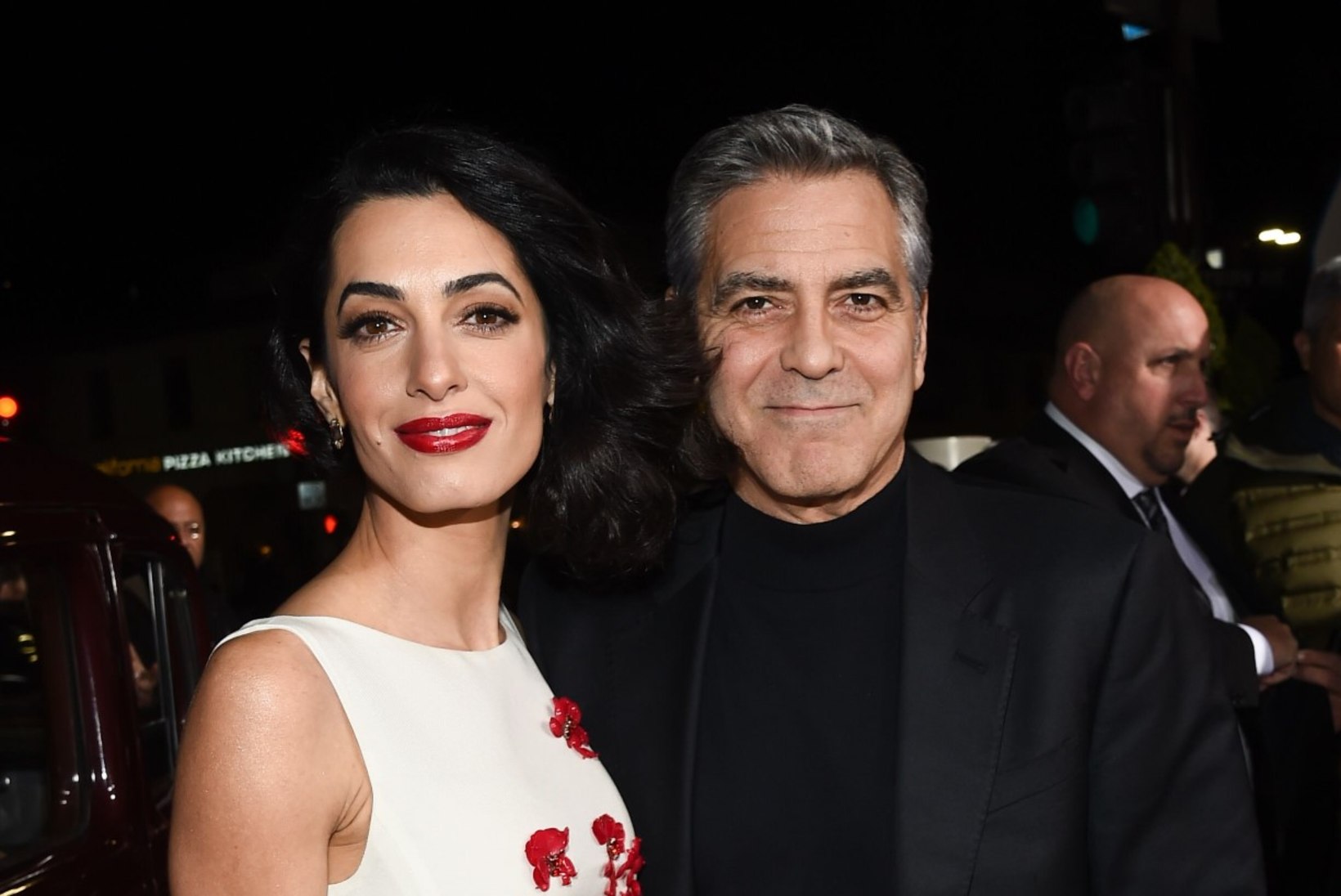 FOTOD | Kaunis ja tütarlapselik Amal Clooney säras abikaasa käevangus