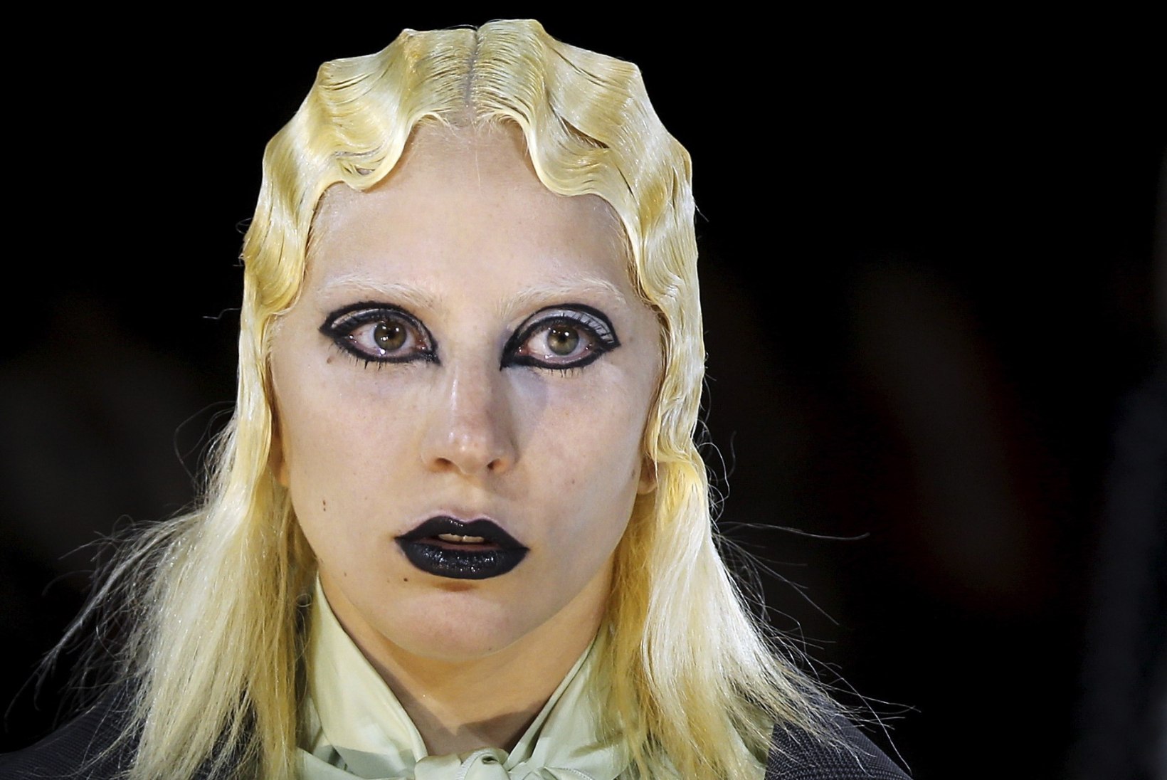 ILU NÕUAB OHVREID: Lady Gaga blondeerib igal hommikul kulme