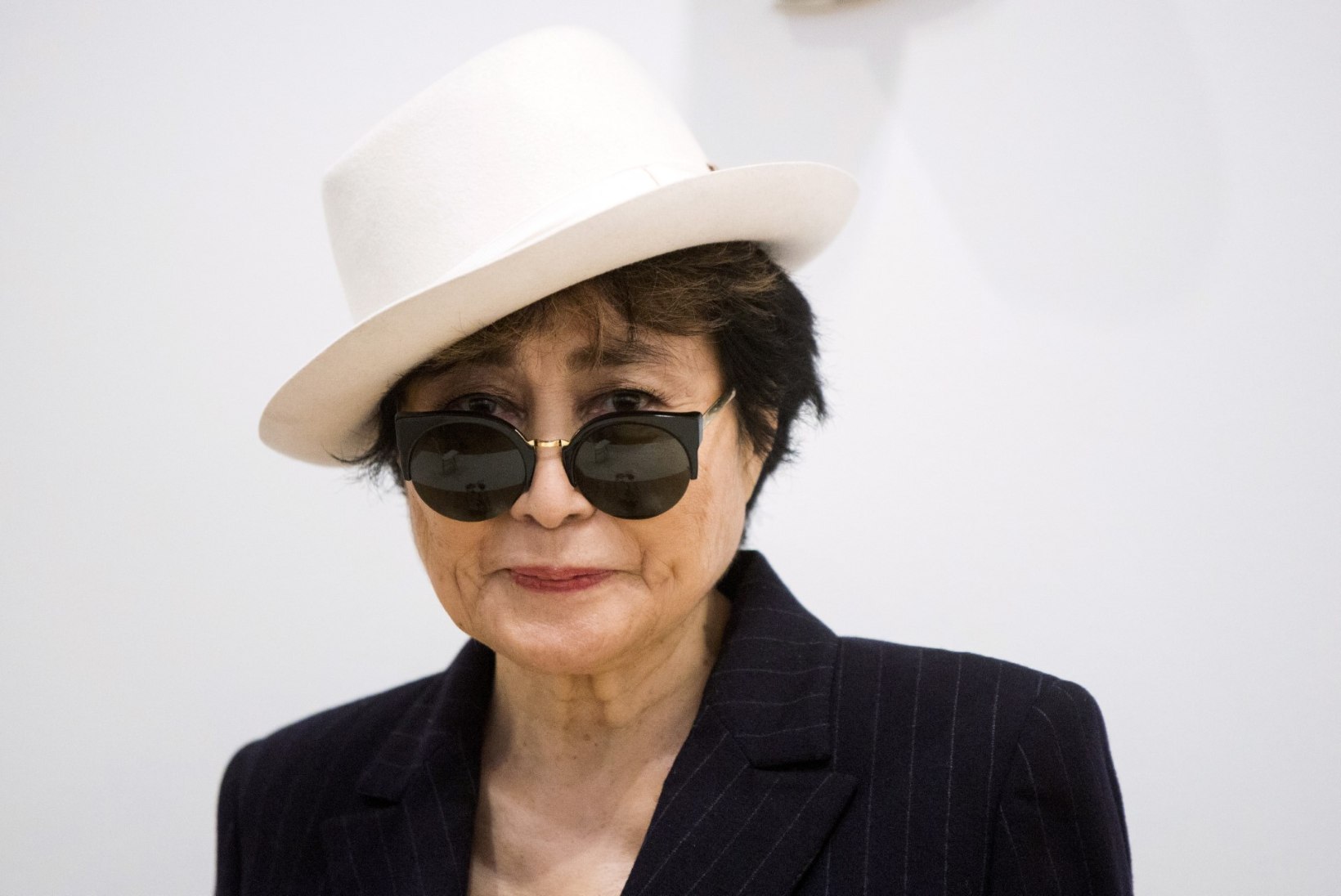 Yoko Ono viidi haiglasse