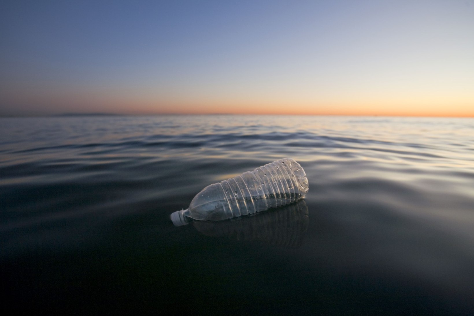 2050. aastaks on meres plasti kaladest rohkem