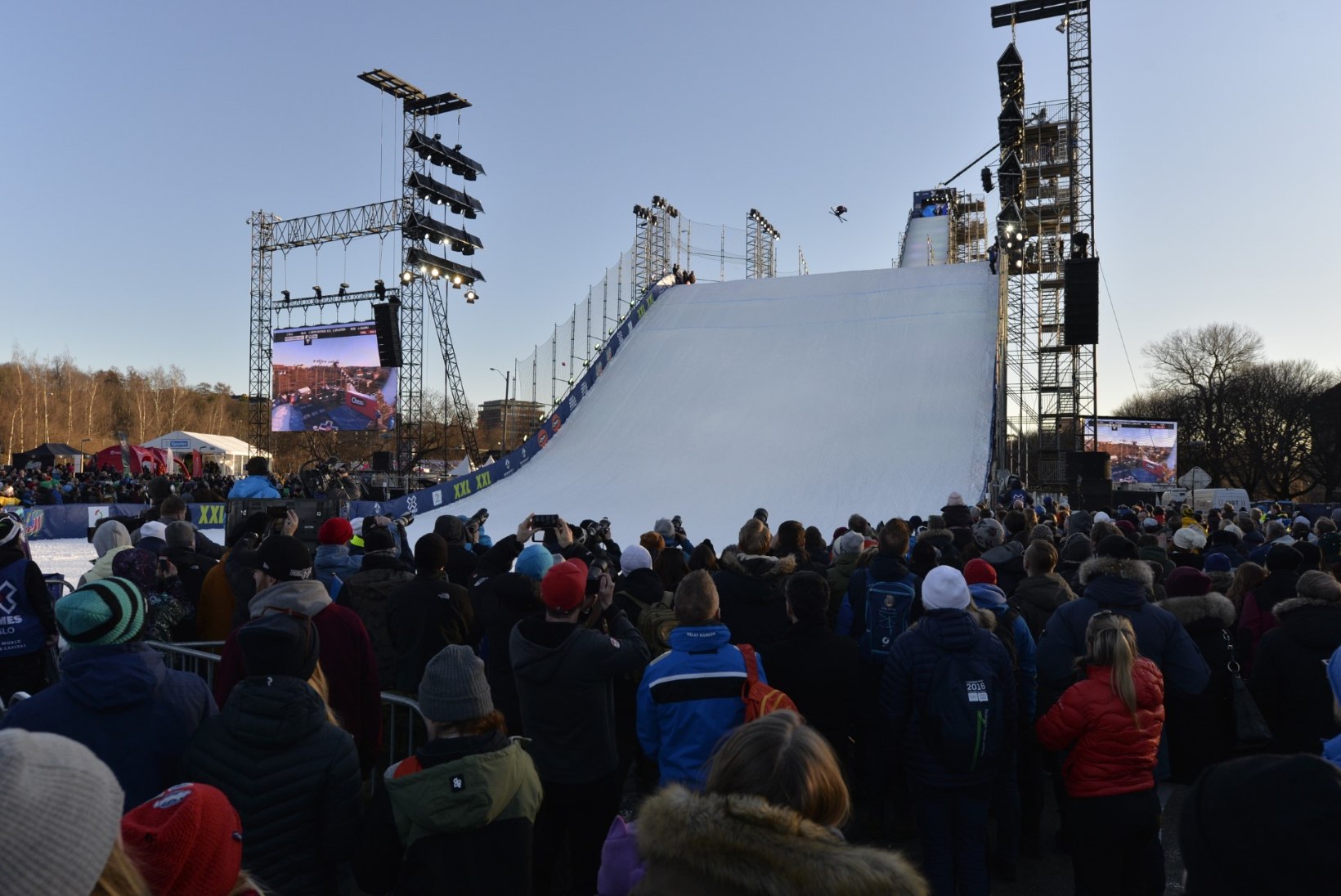 GALERII | Kelly Sildaru ja tema konkurendid näitasid Oslo X-mängudel imelisi hüppeid